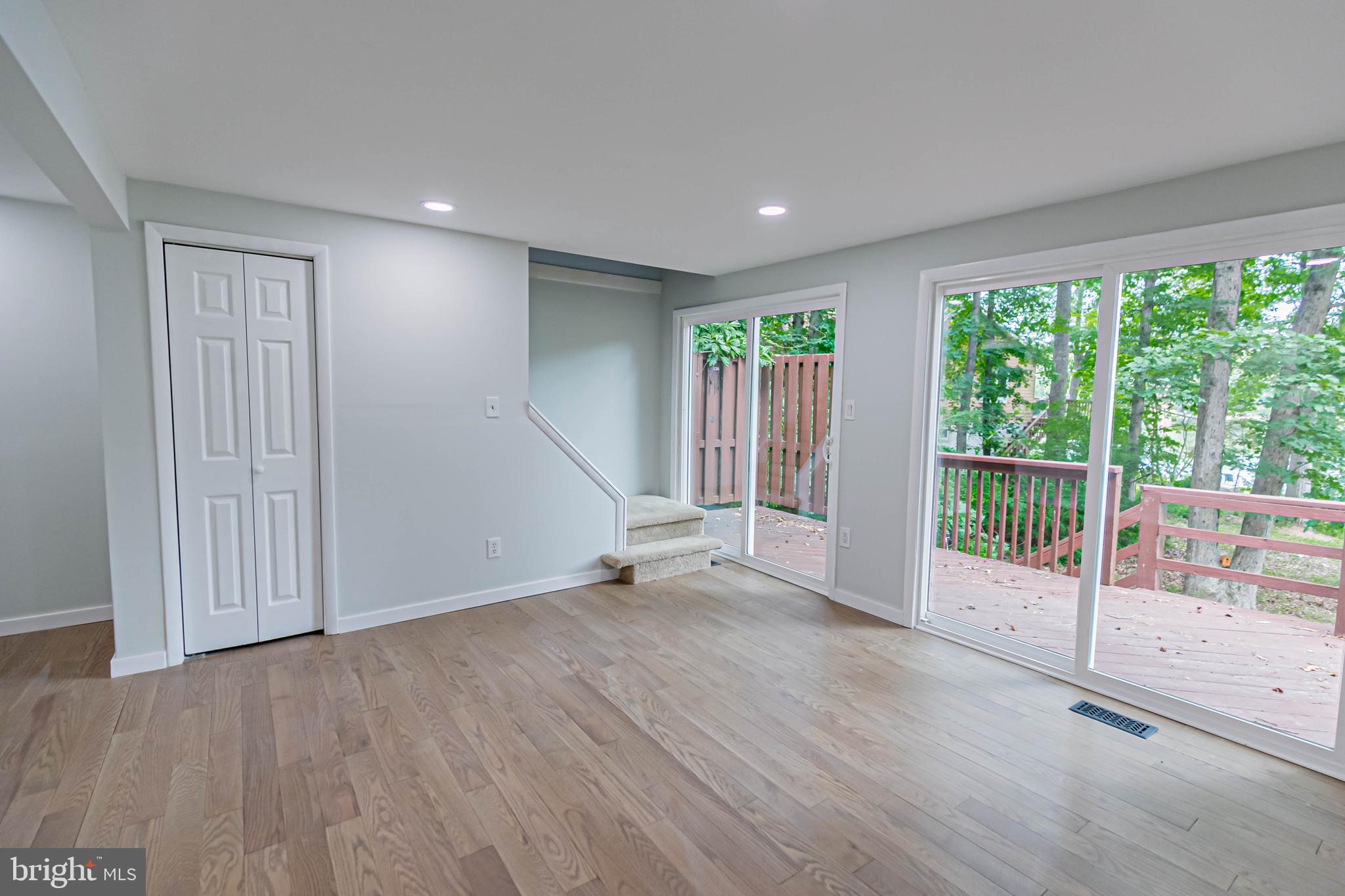 LAKE LAND OR - Residential