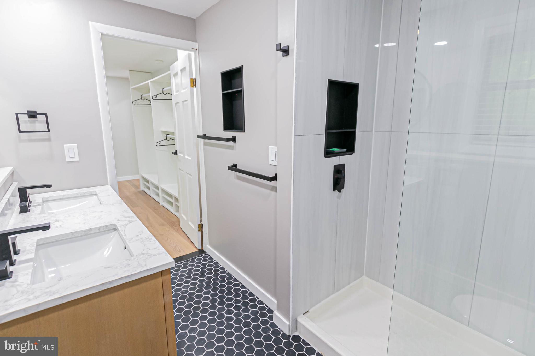 LAKE LAND OR - Residential