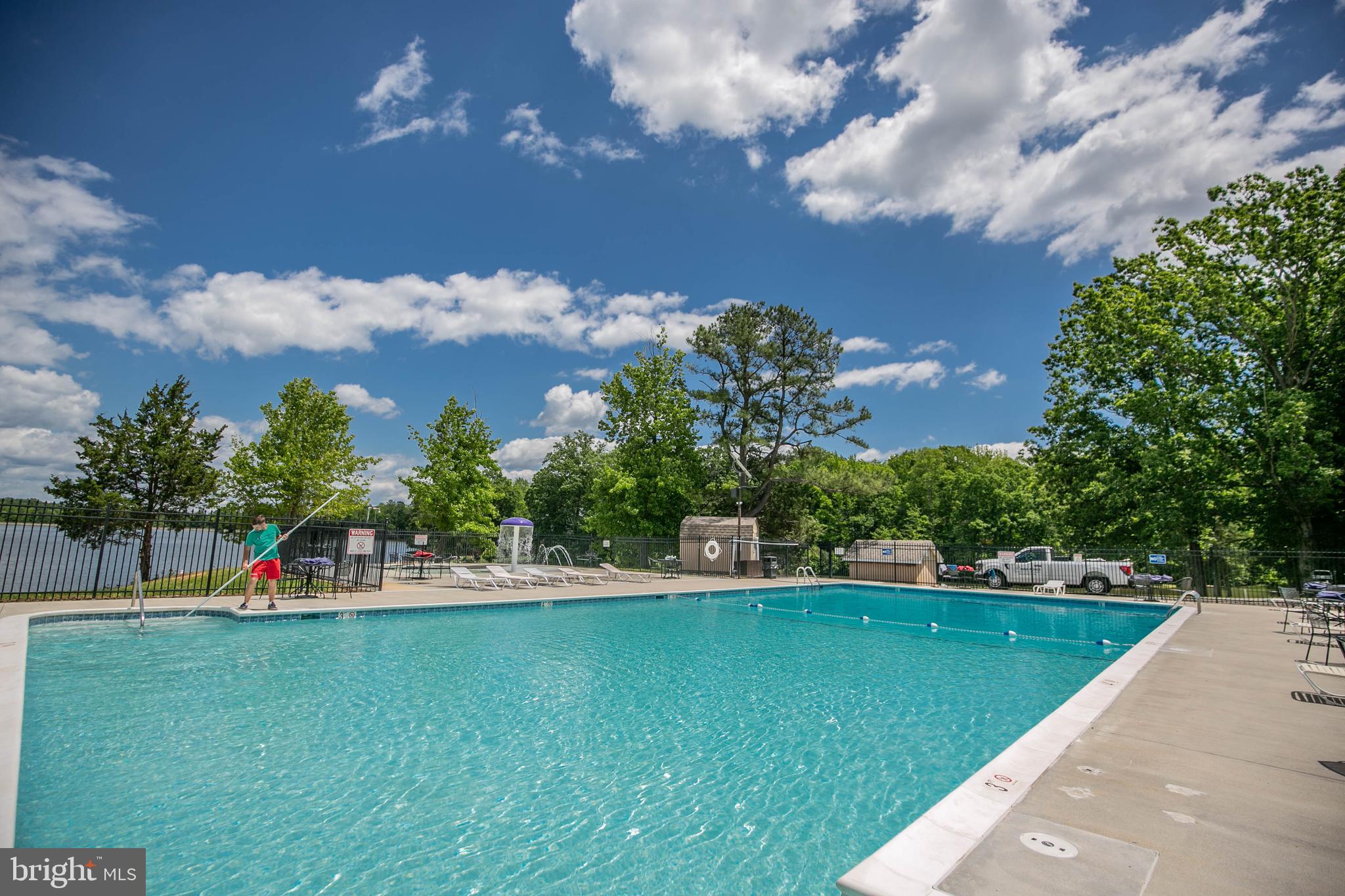 LAKE LAND OR - Residential