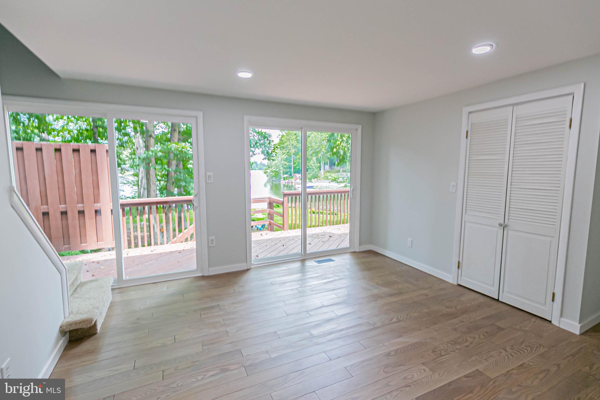 LAKE LAND OR - Residential