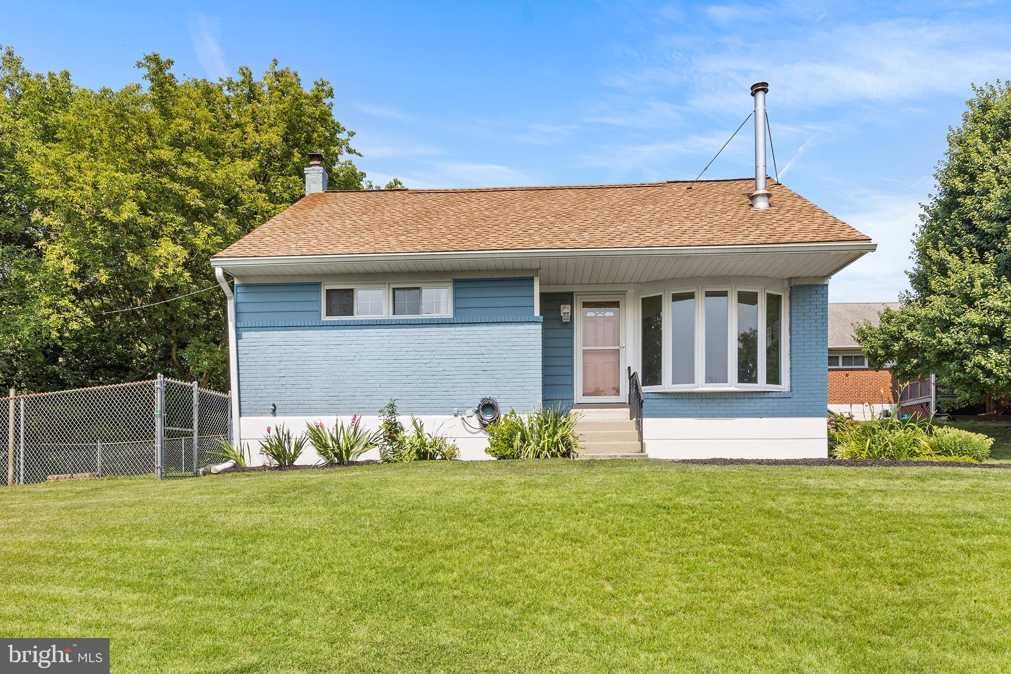 6 MEADOWBROOK LANE