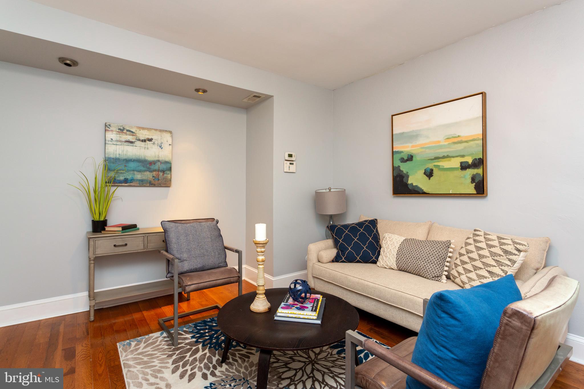 QUEEN VILLAGE - Residential