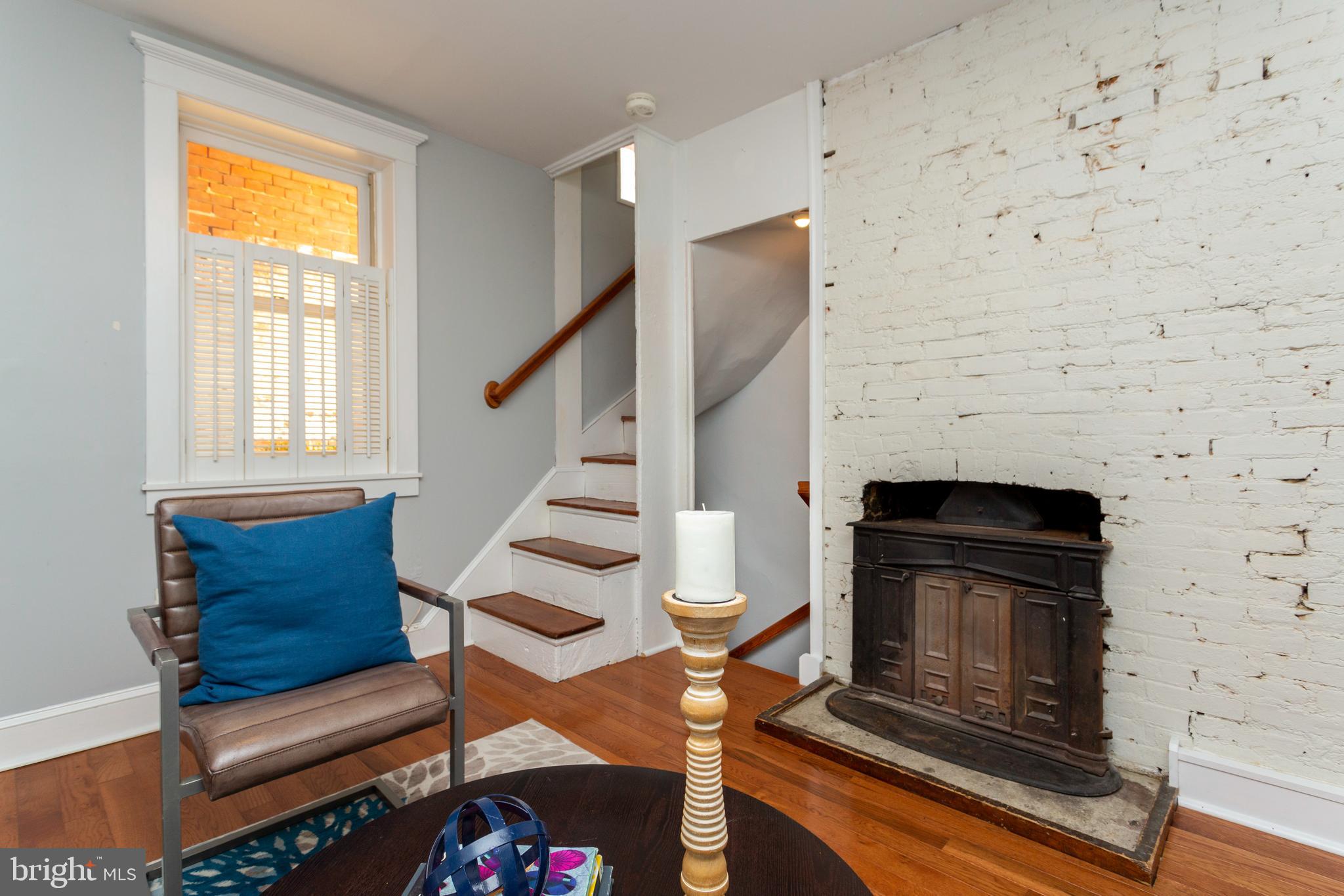 QUEEN VILLAGE - Residential