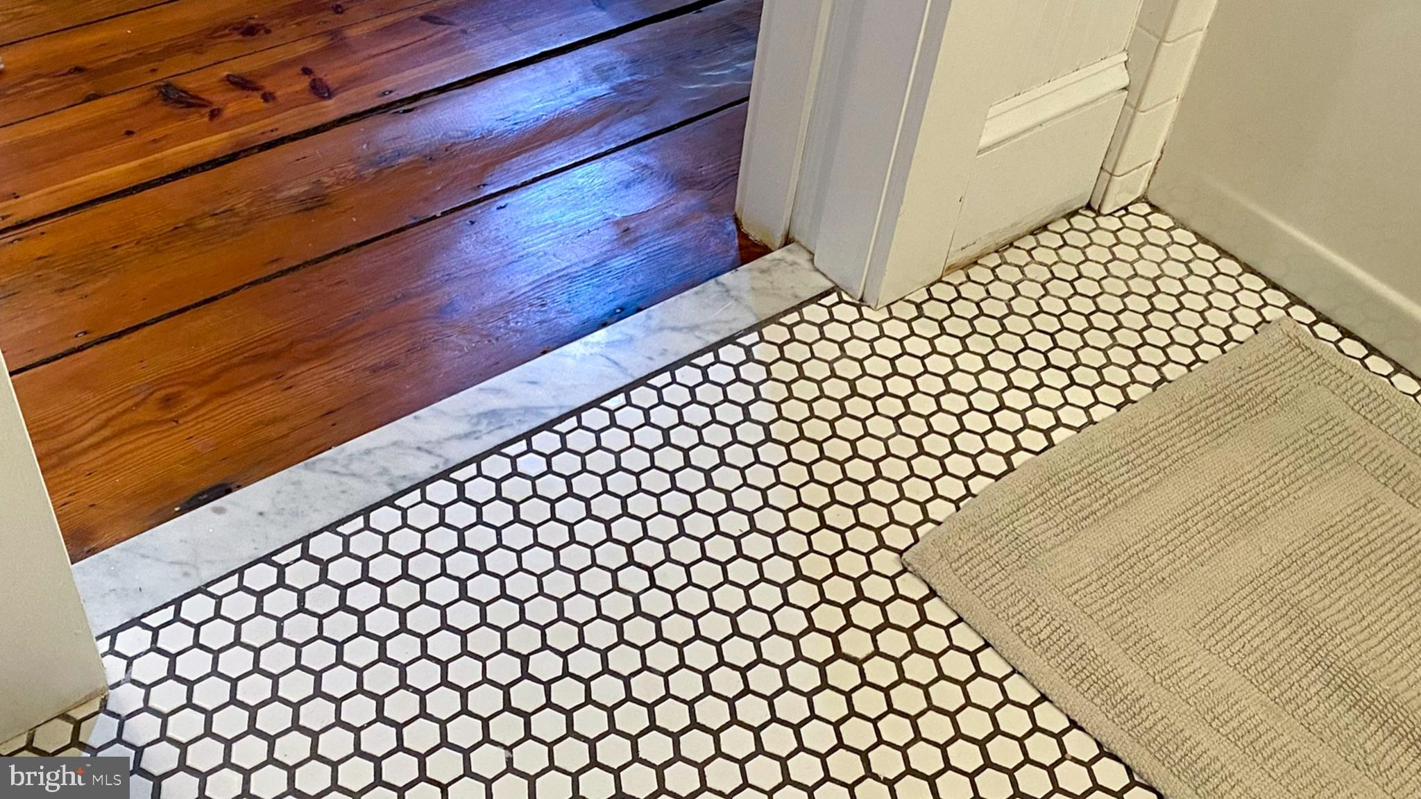 QUEEN VILLAGE - Residential