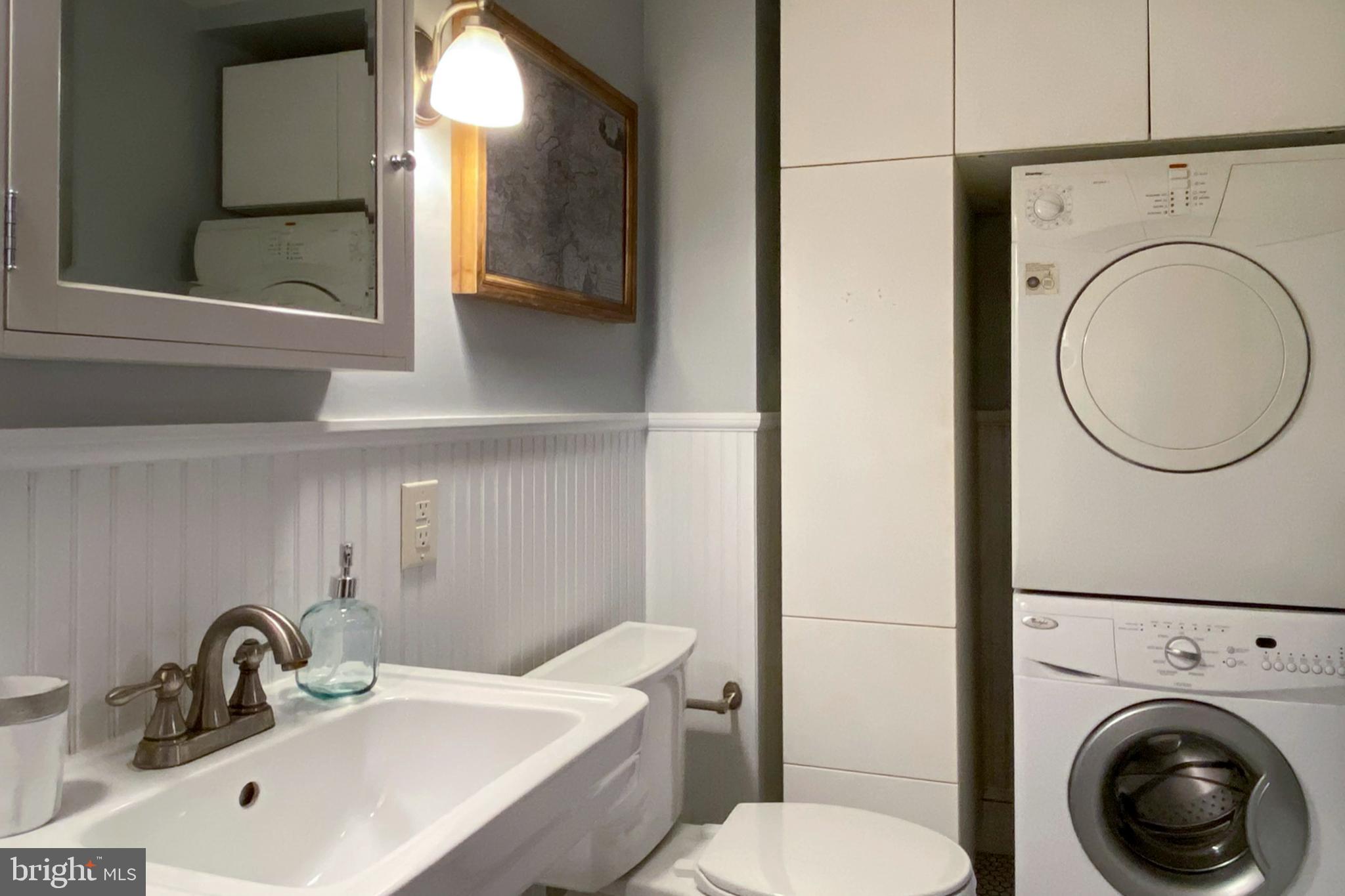 QUEEN VILLAGE - Residential