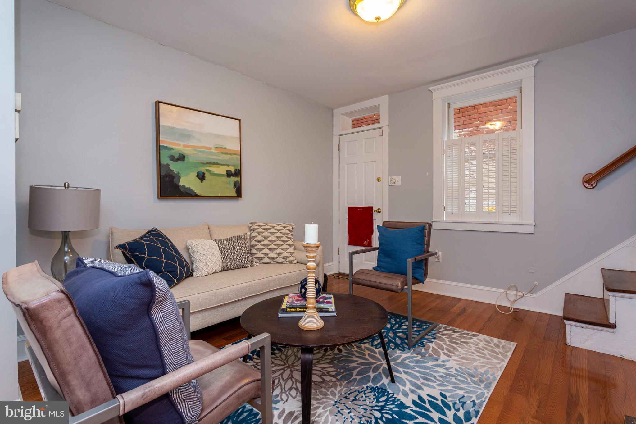 QUEEN VILLAGE - Residential