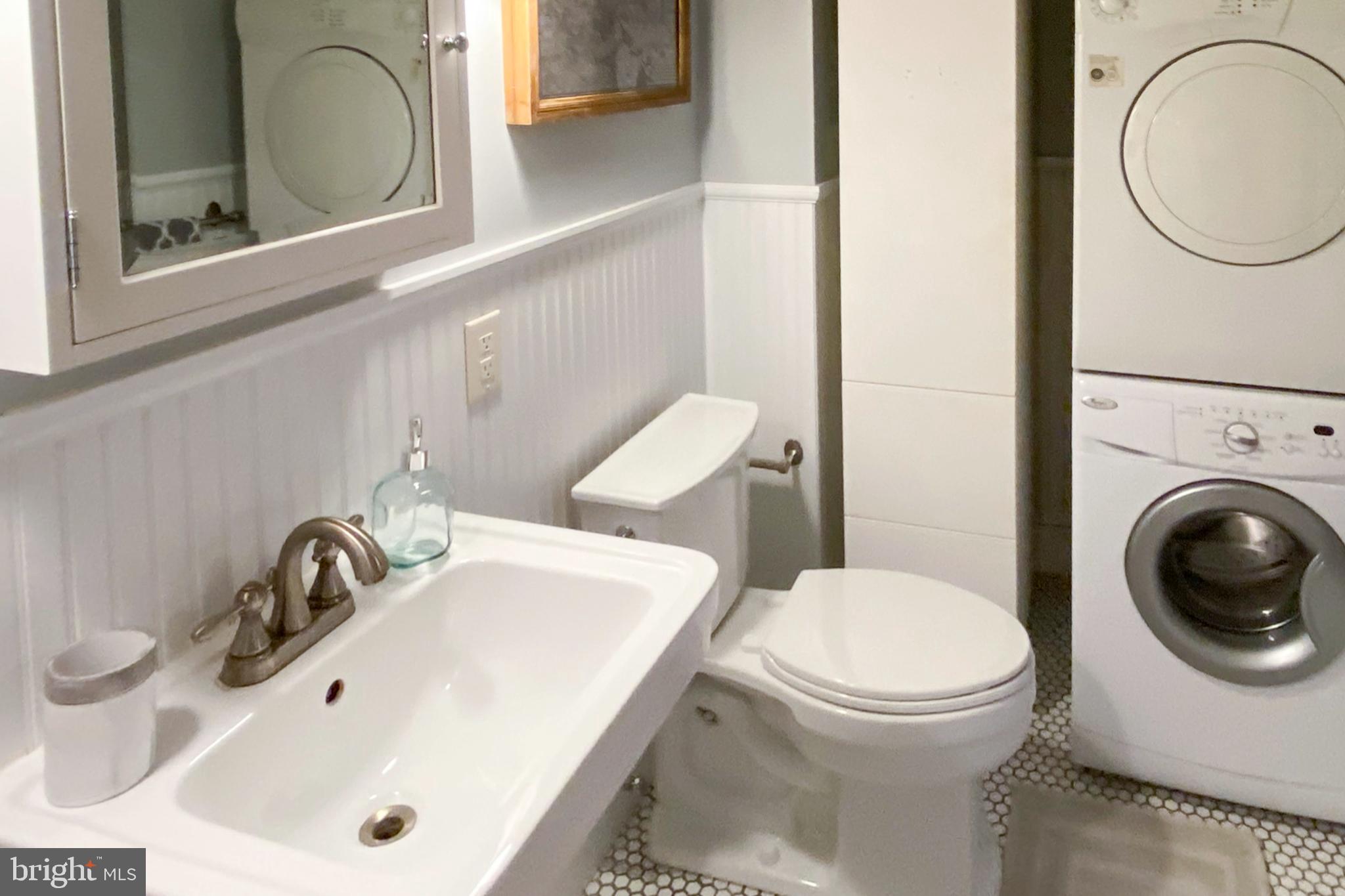 QUEEN VILLAGE - Residential