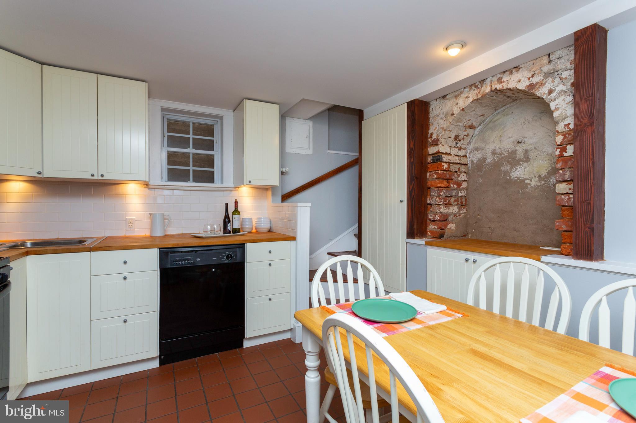 QUEEN VILLAGE - Residential