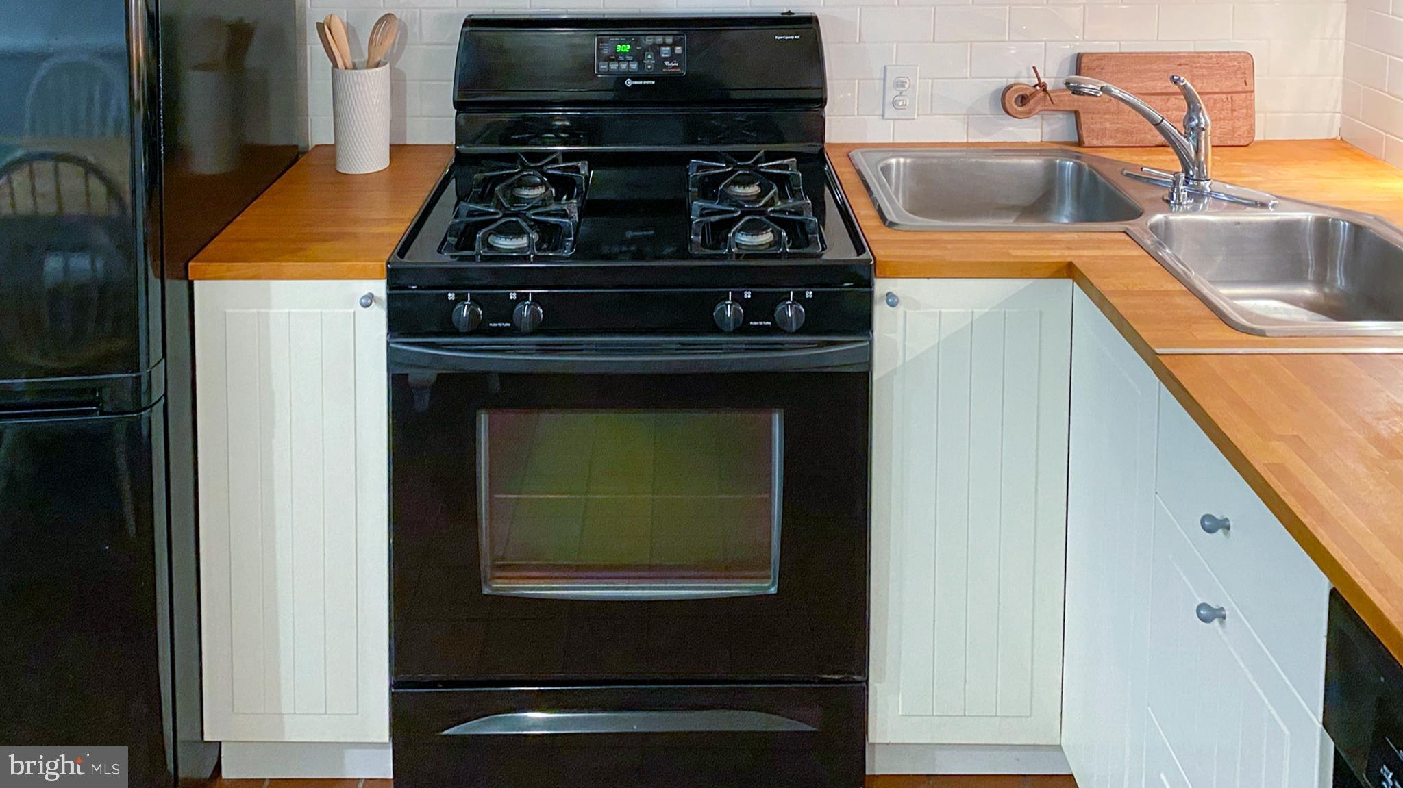 QUEEN VILLAGE - Residential