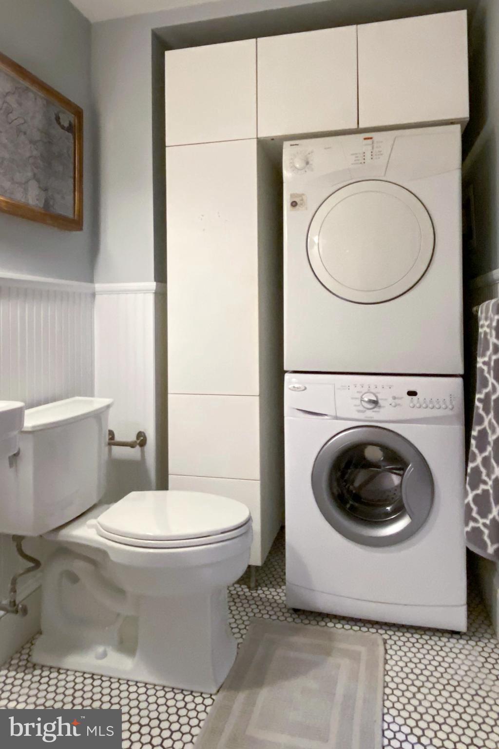 QUEEN VILLAGE - Residential