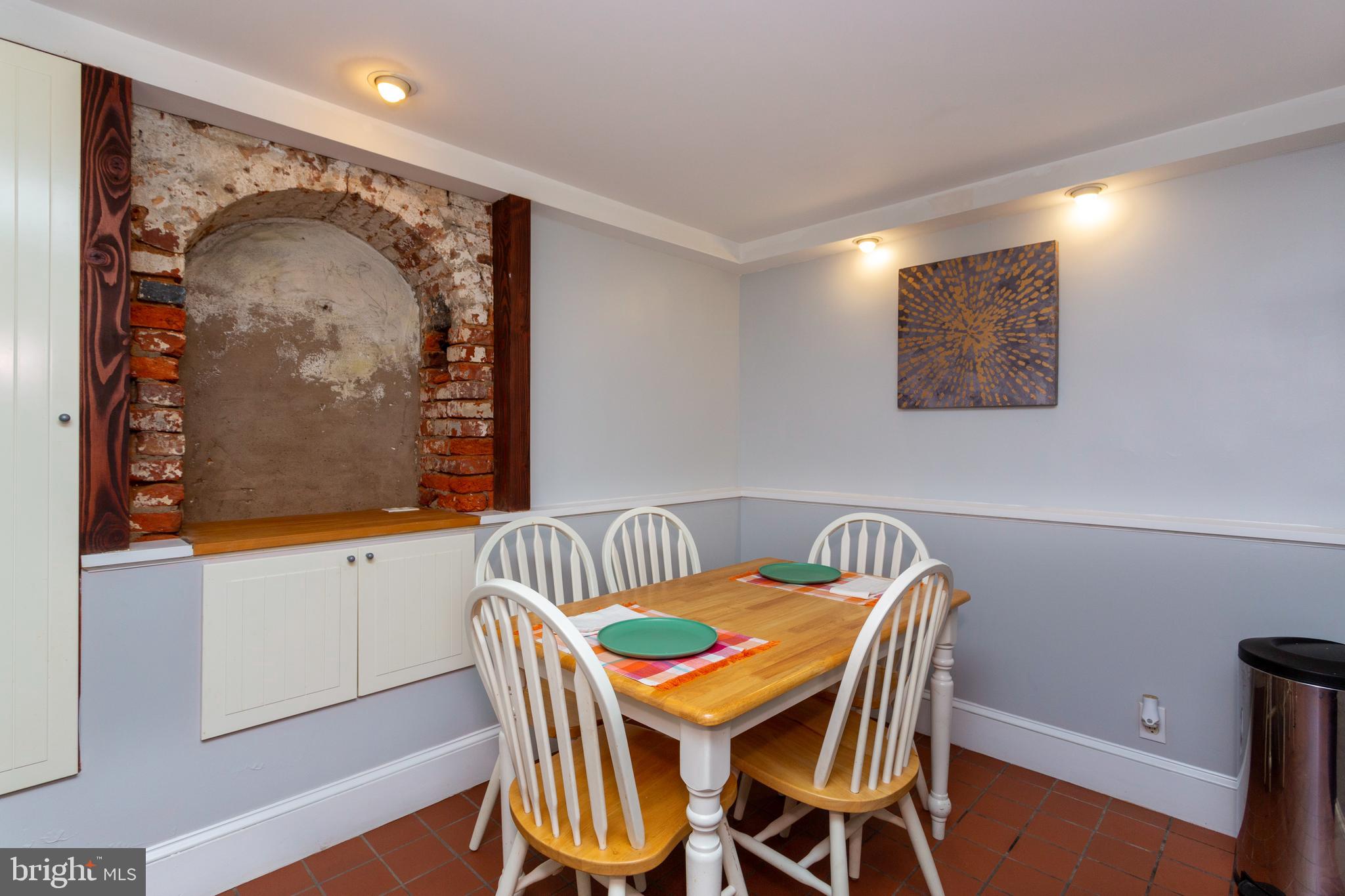 QUEEN VILLAGE - Residential