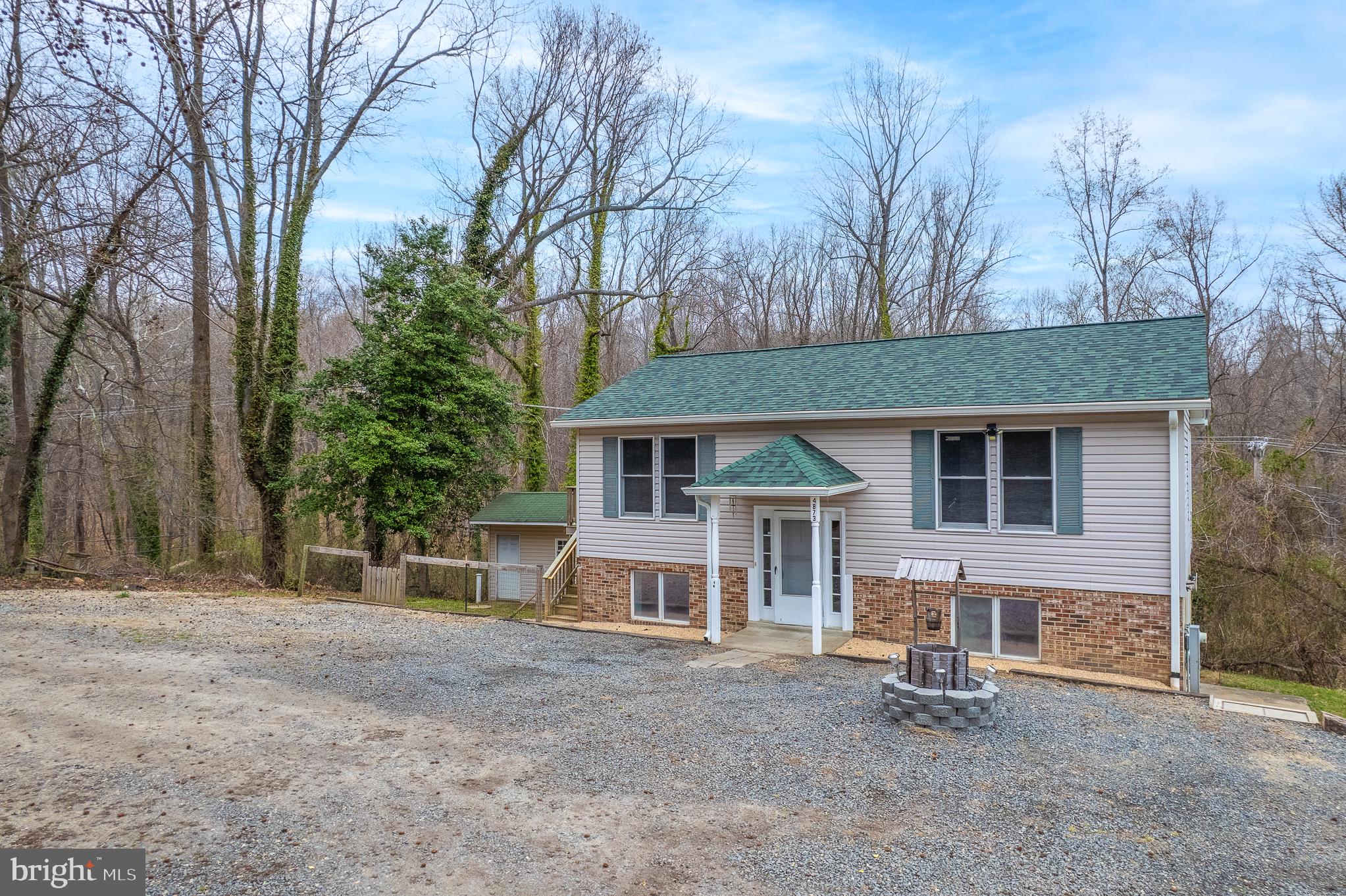 BREEZY POINT - Residential