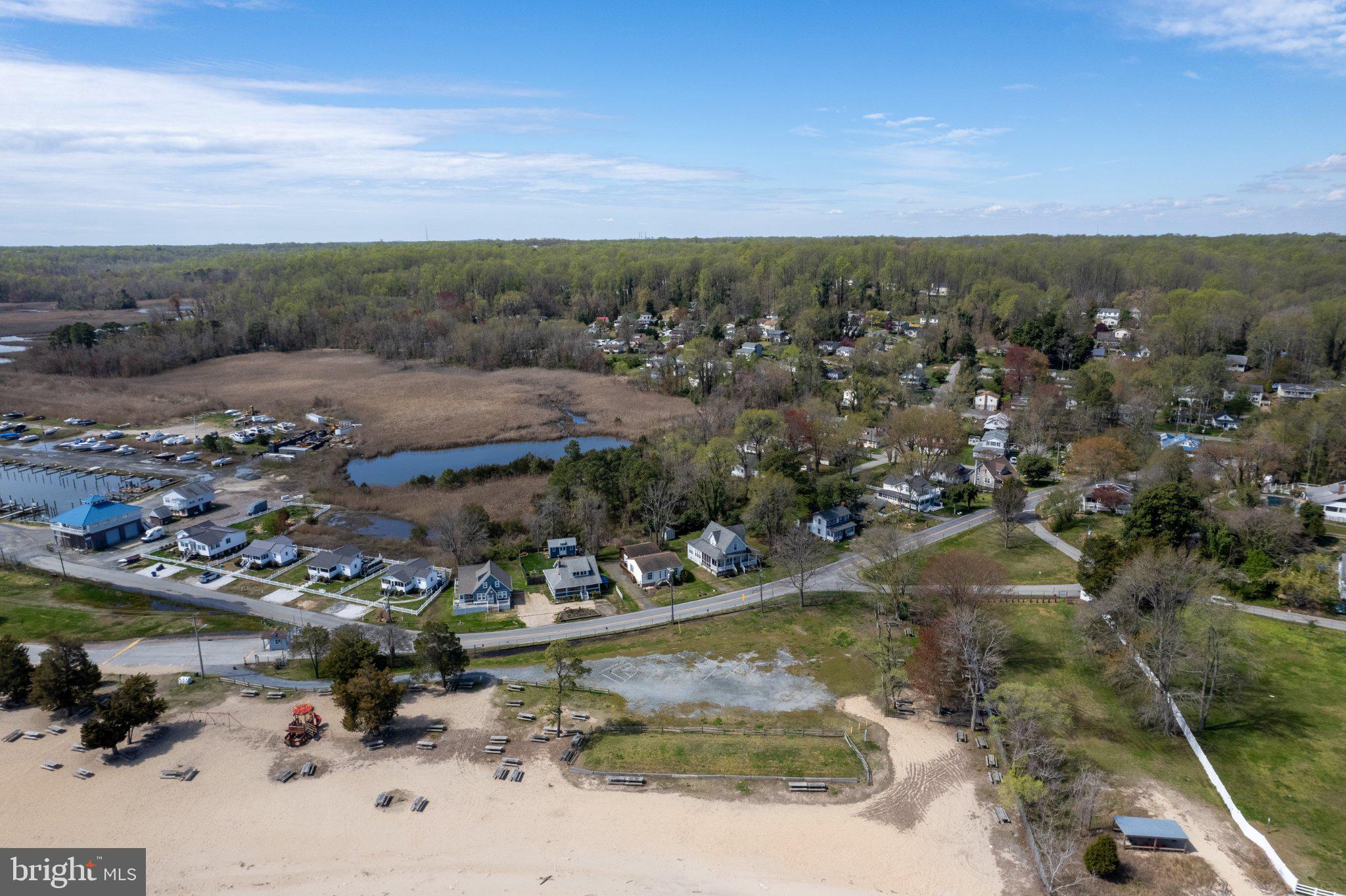 BREEZY POINT - Residential