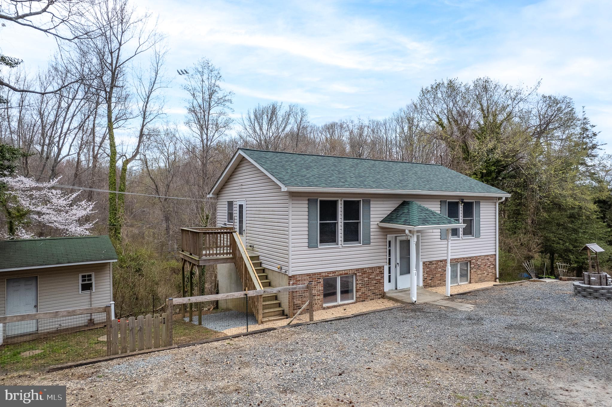 BREEZY POINT - Residential