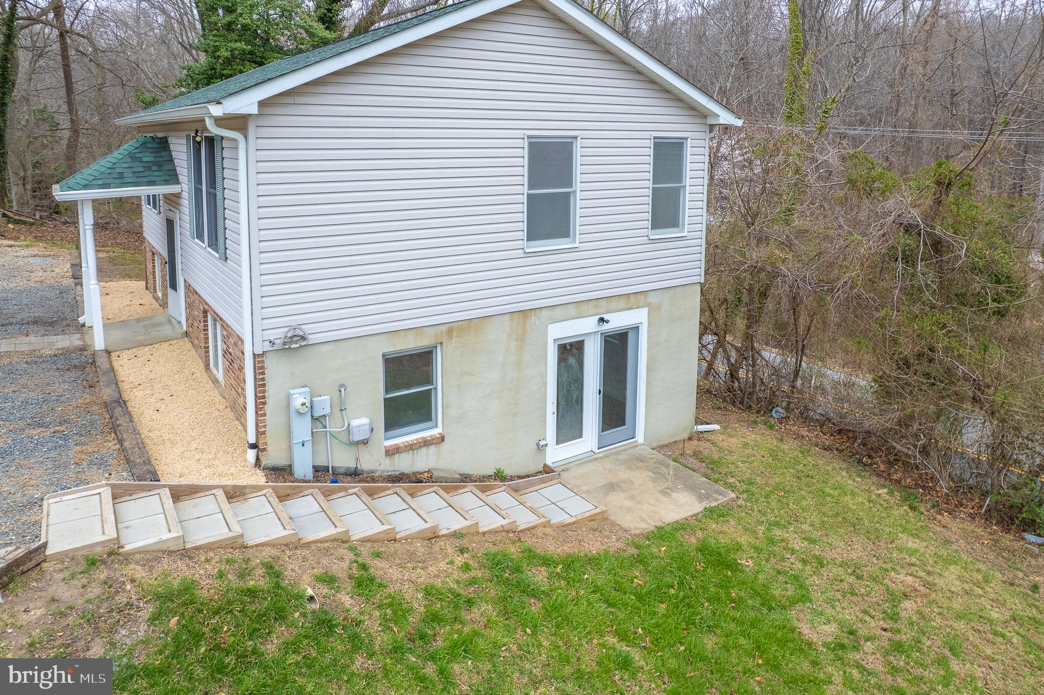 BREEZY POINT - Residential