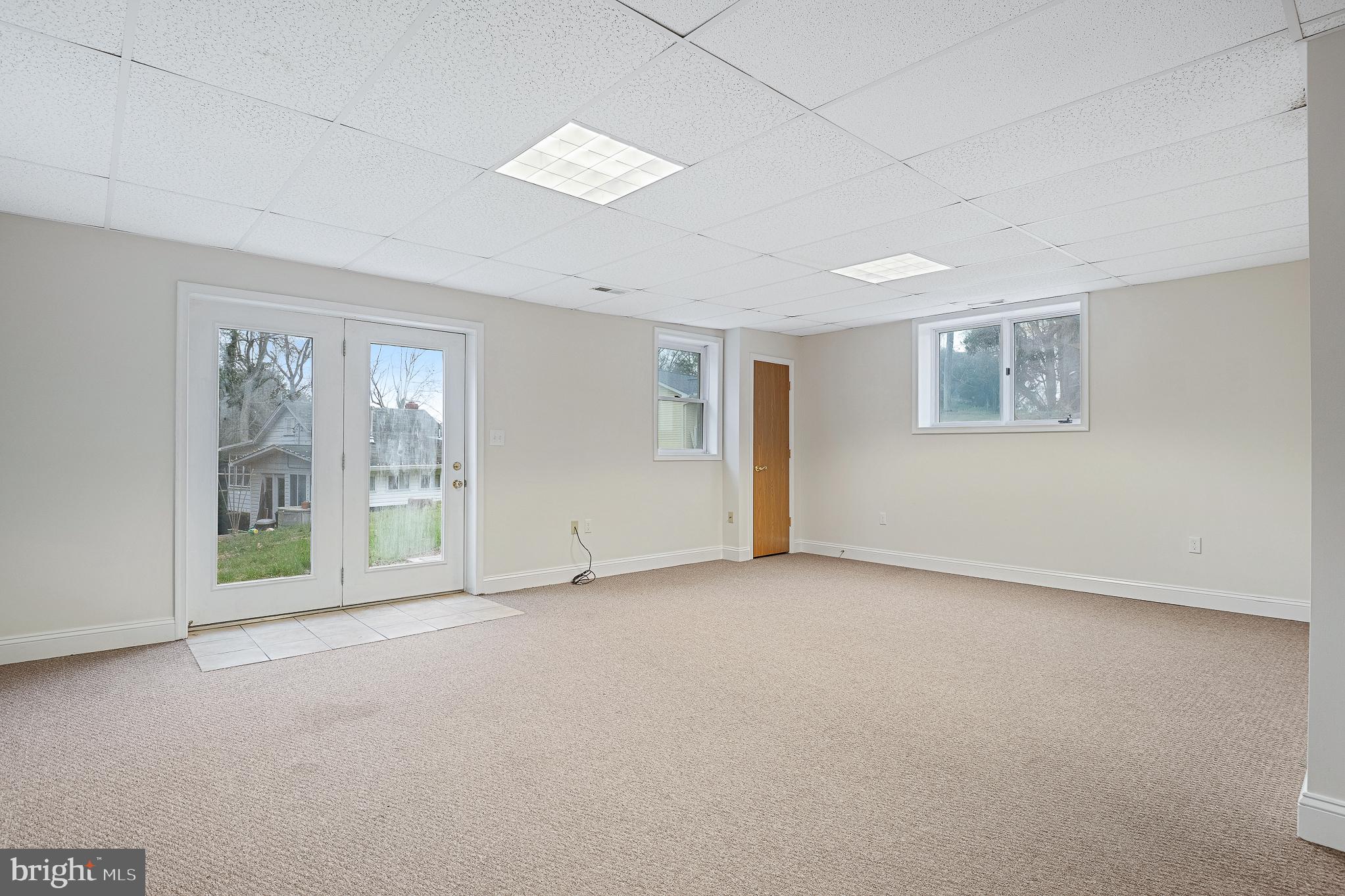 BREEZY POINT - Residential