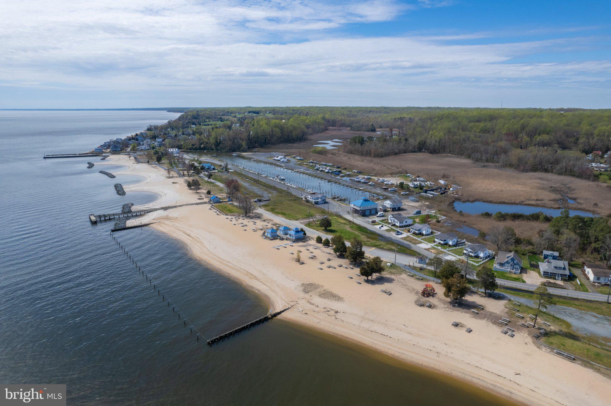 BREEZY POINT - Residential