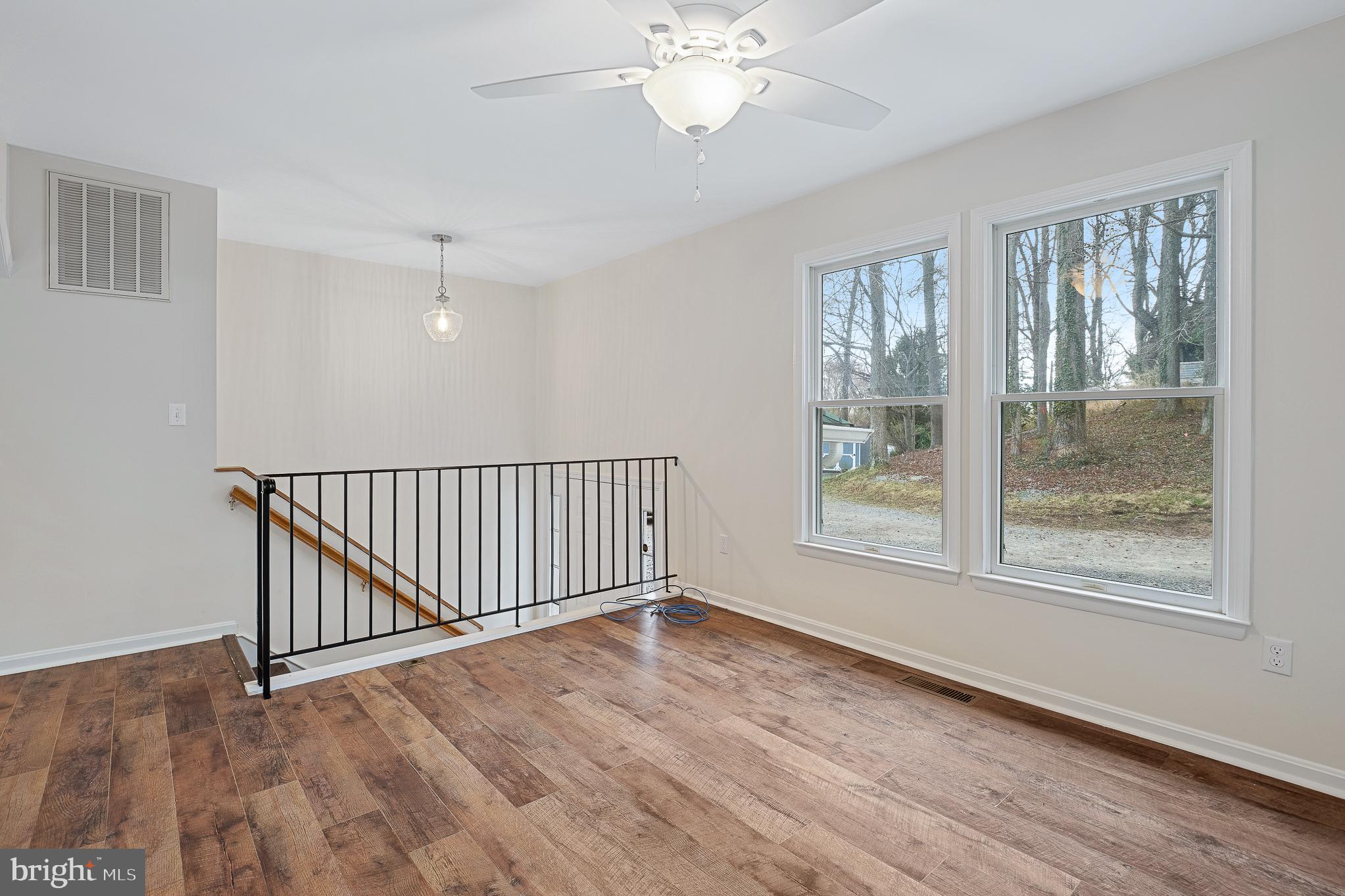 BREEZY POINT - Residential