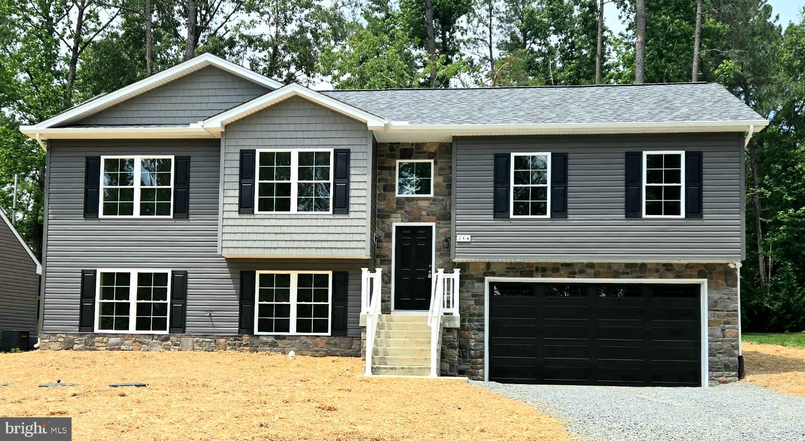 LAKE CAROLINE - Residential