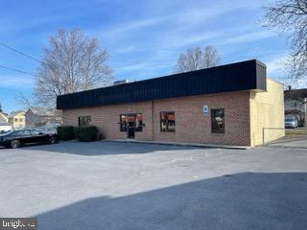 Photo of 756 S Main St, CHAMBERSBURG, PA 17201 (MLS # PAFL2031376)