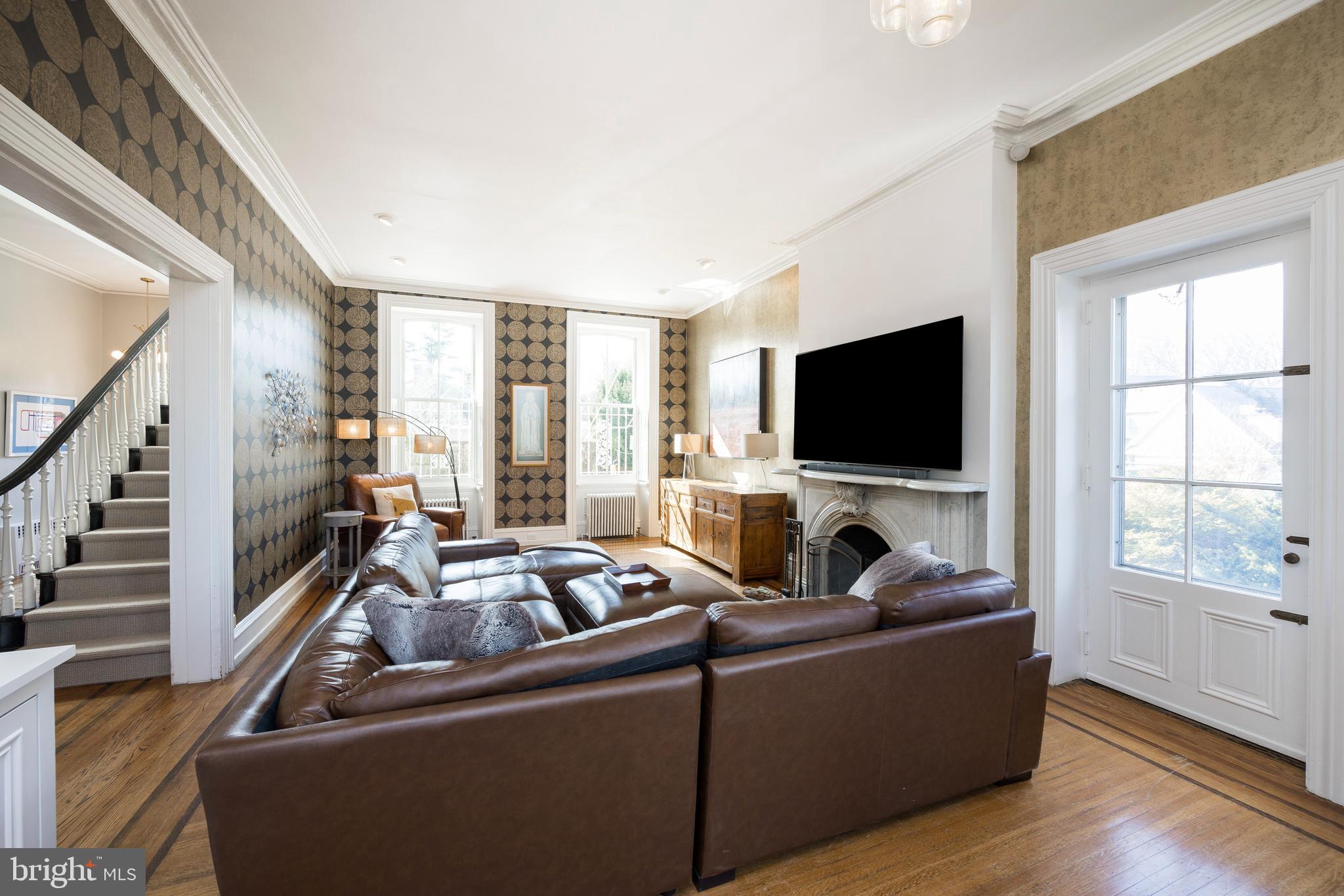 CHESTNUT HILL - Residential