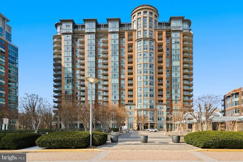 Photo of 8220 Crestwood Heights Drive #419, MCLEAN, VA 22102 (MLS # VAFX2298410)