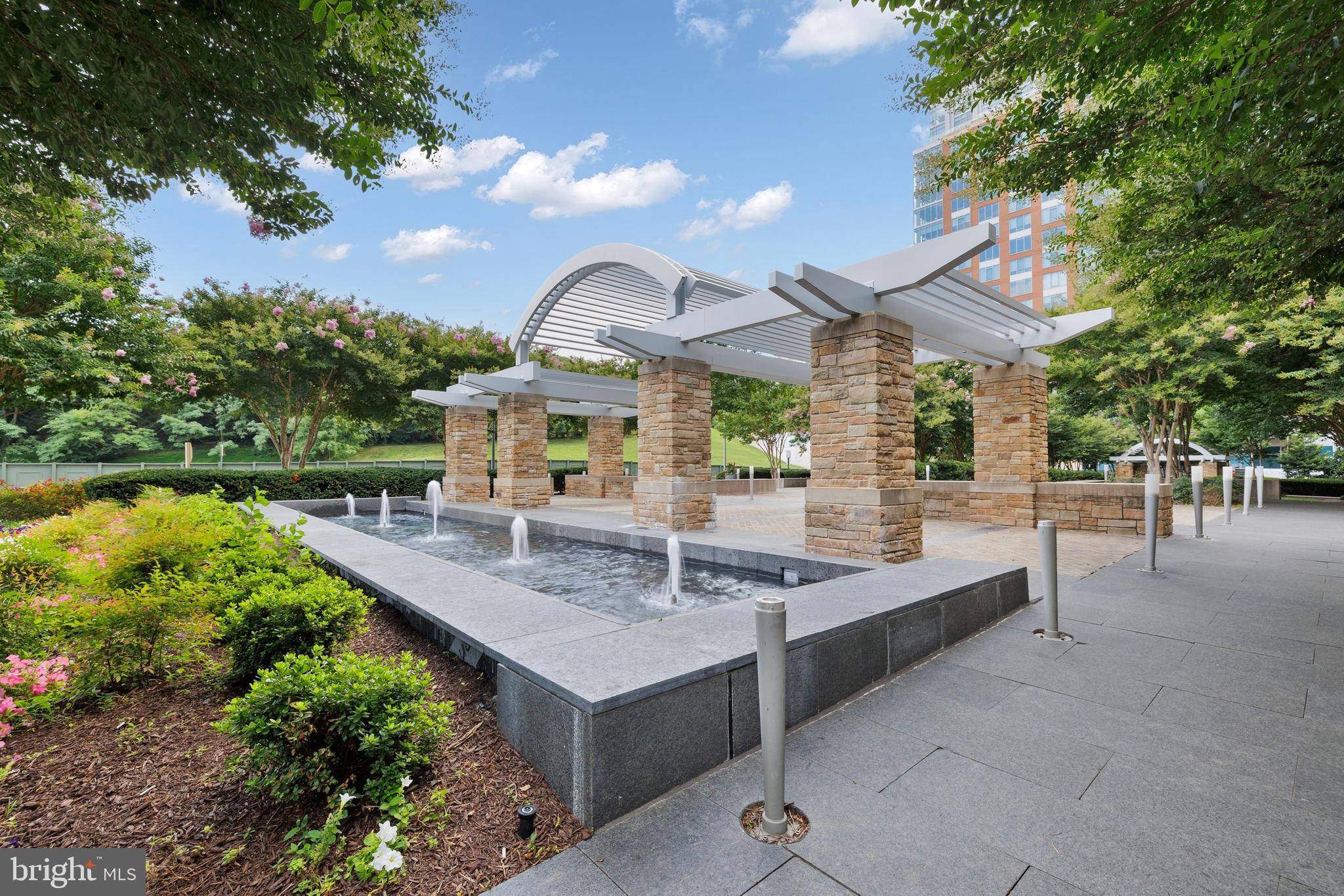 ONE PARK CREST - Residential