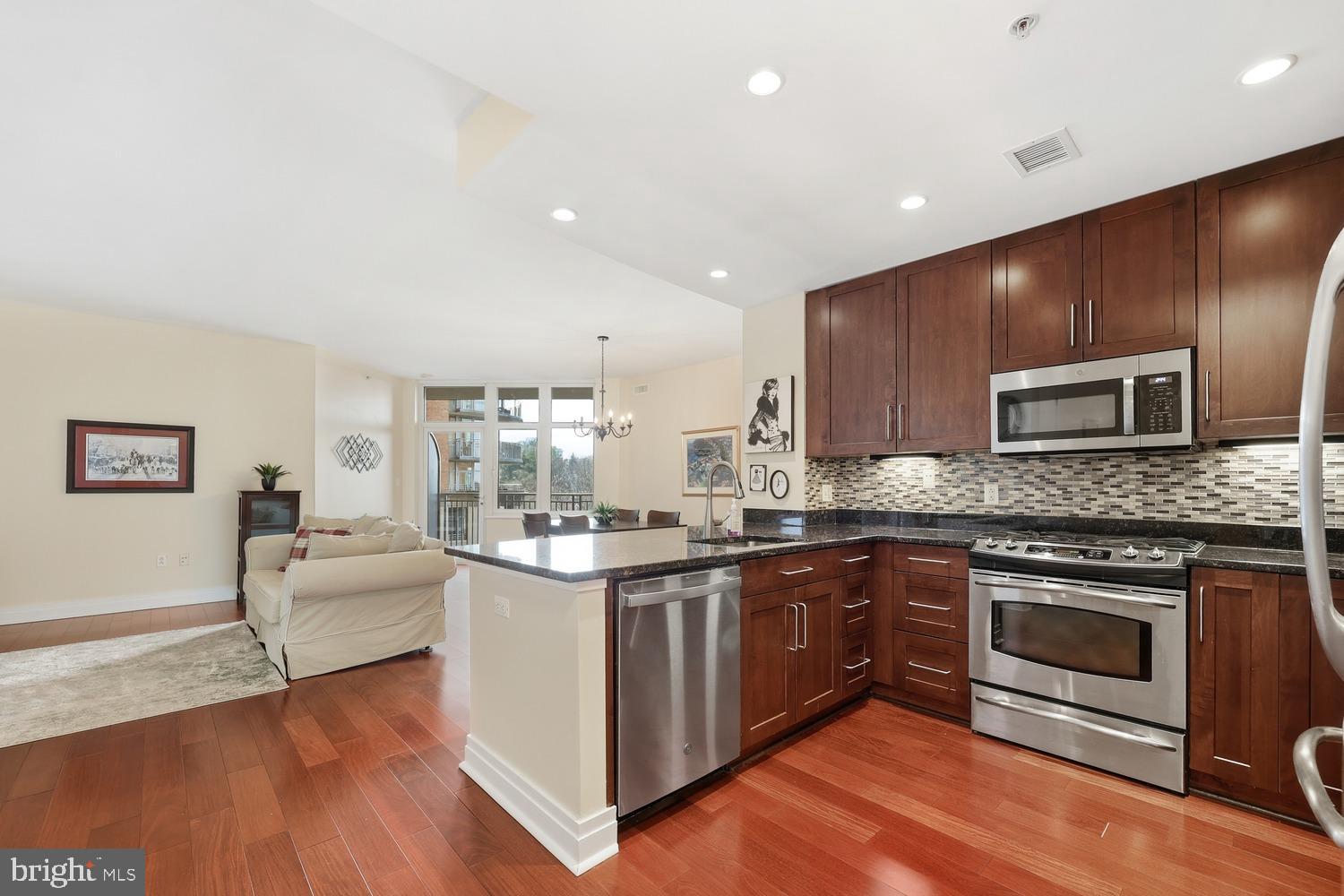 ONE PARK CREST - Residential