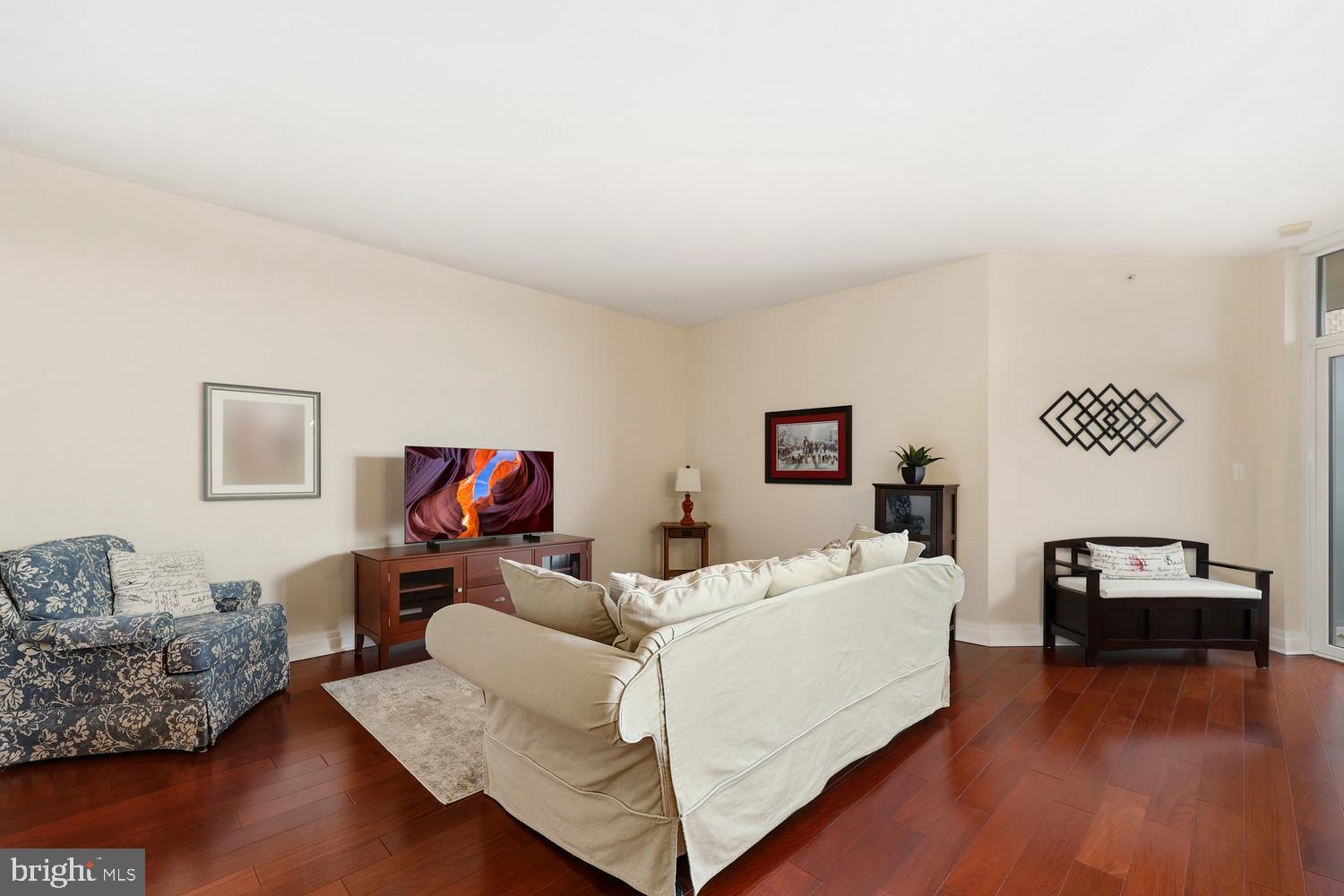 ONE PARK CREST - Residential