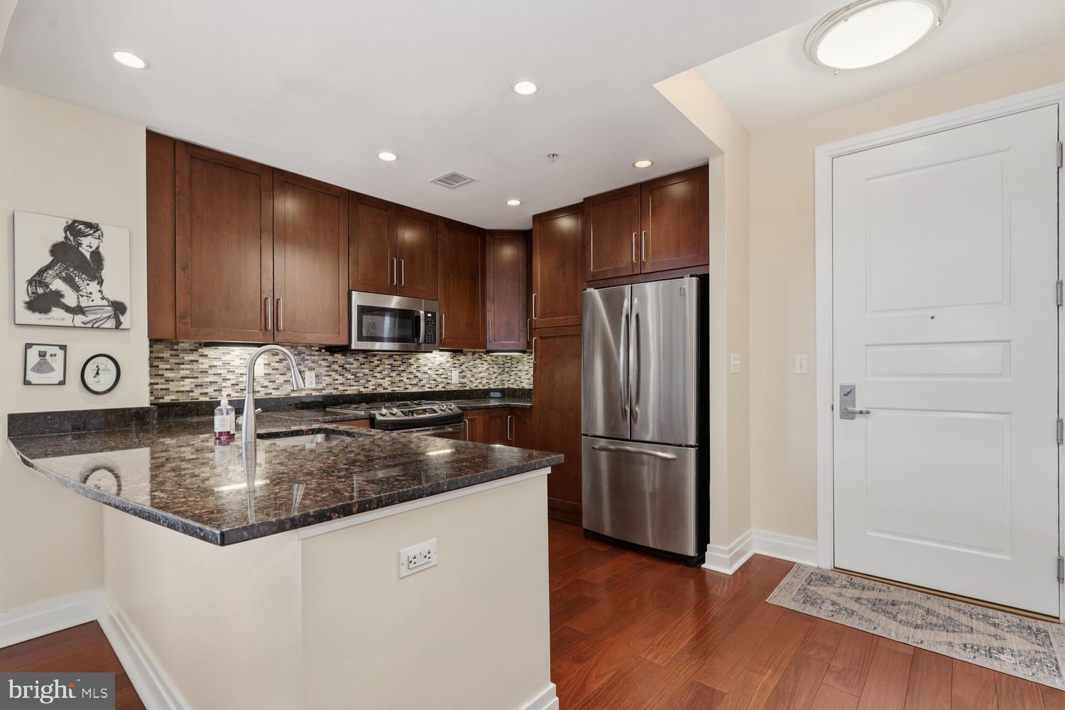 ONE PARK CREST - Residential