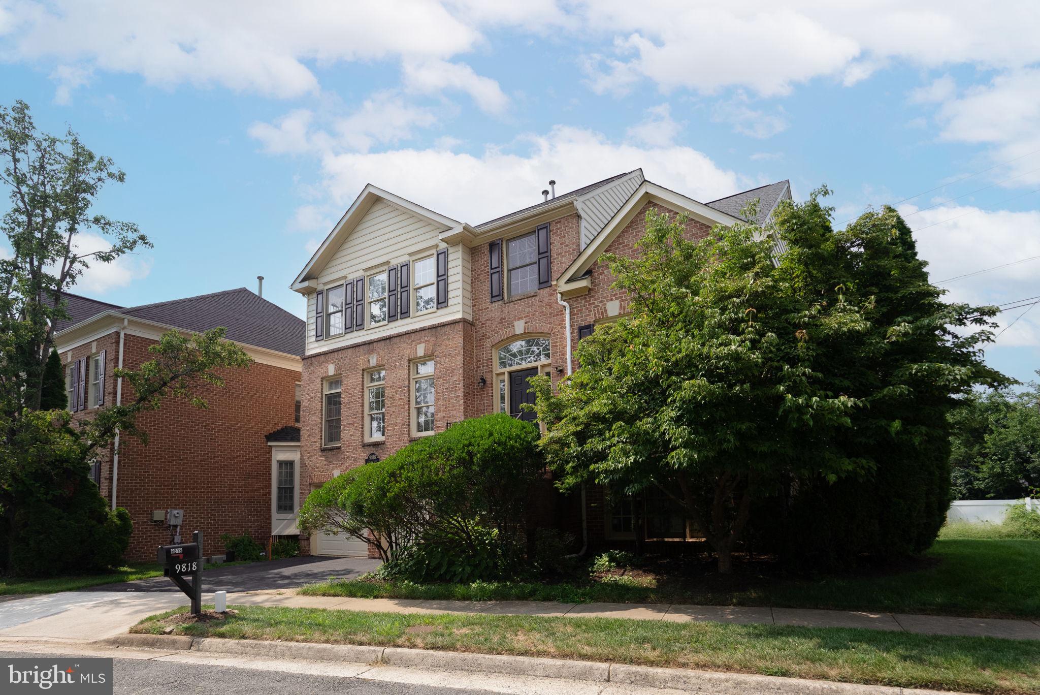 9818 FOX REST LANE
