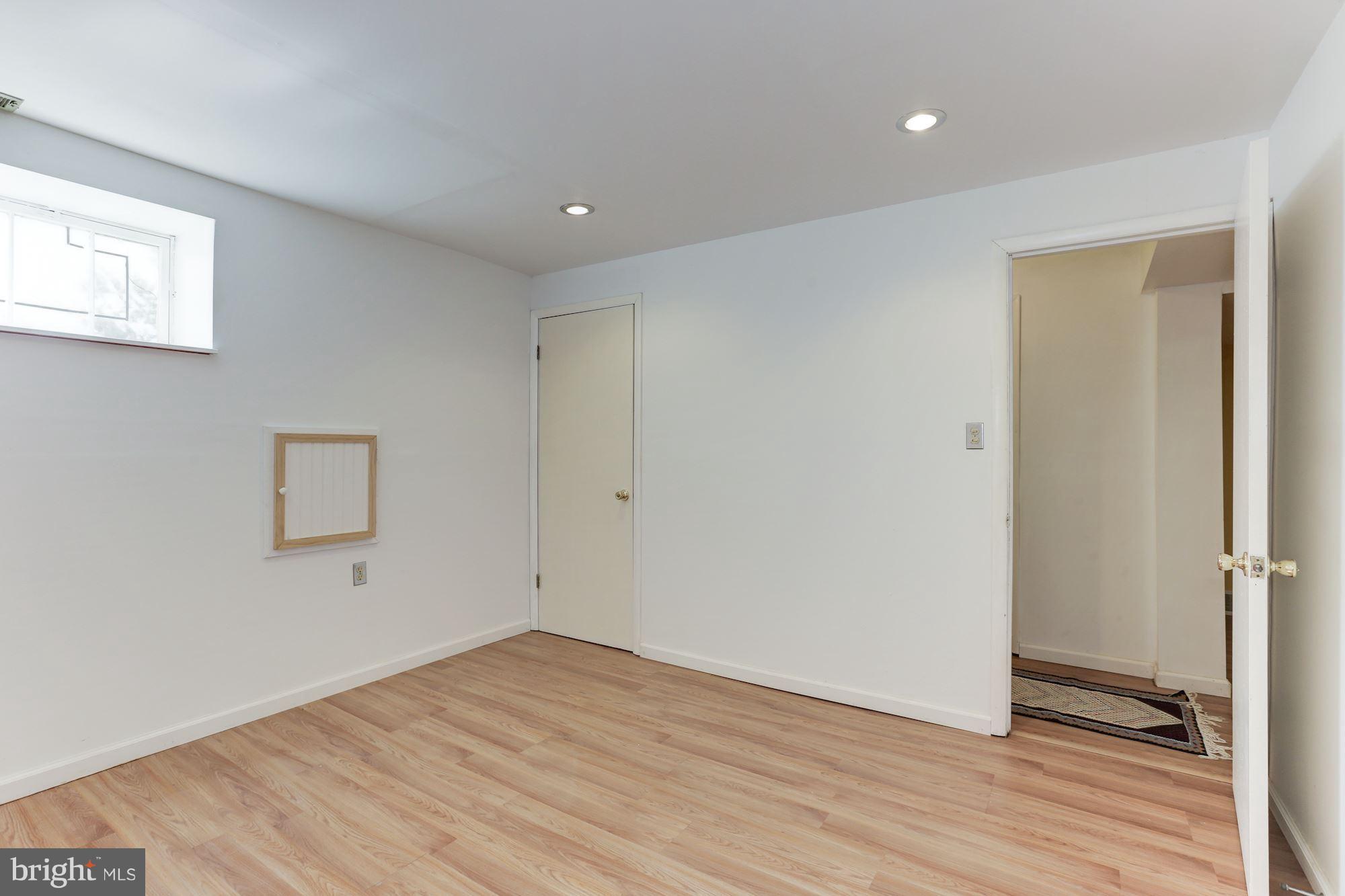 POTOMAC VILLAGE - Residential