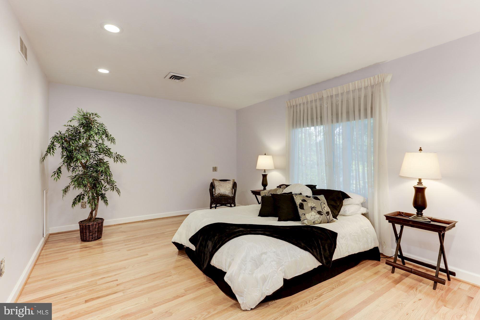 POTOMAC VILLAGE - Residential