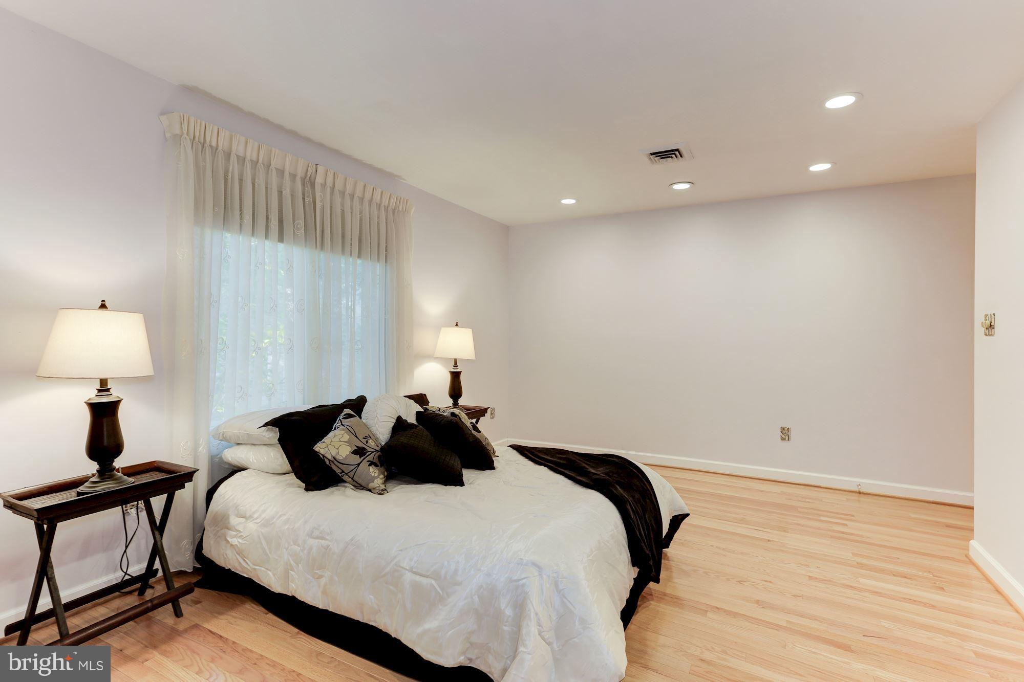 POTOMAC VILLAGE - Residential