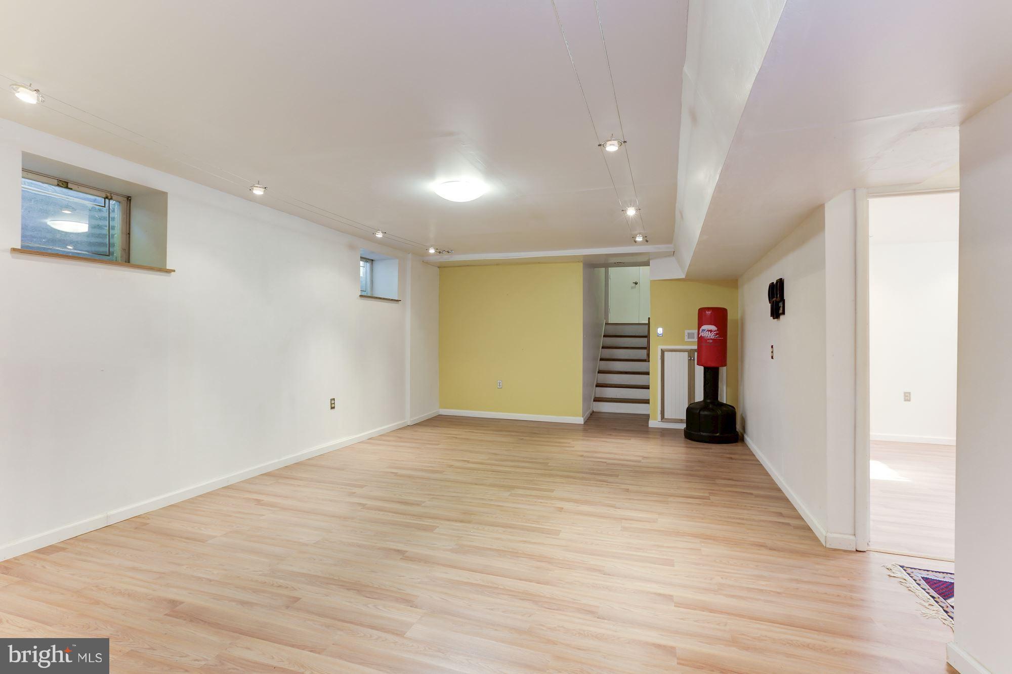 POTOMAC VILLAGE - Residential