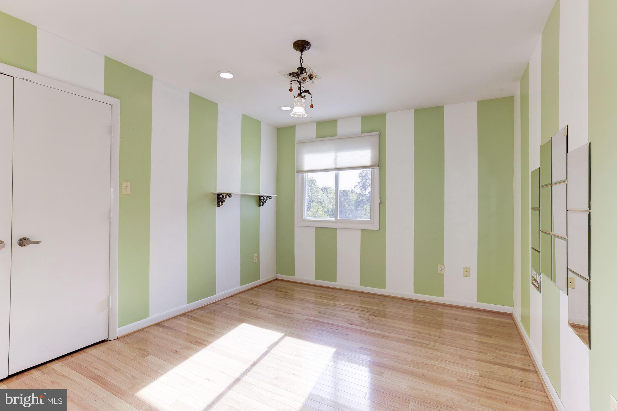 POTOMAC VILLAGE - Residential