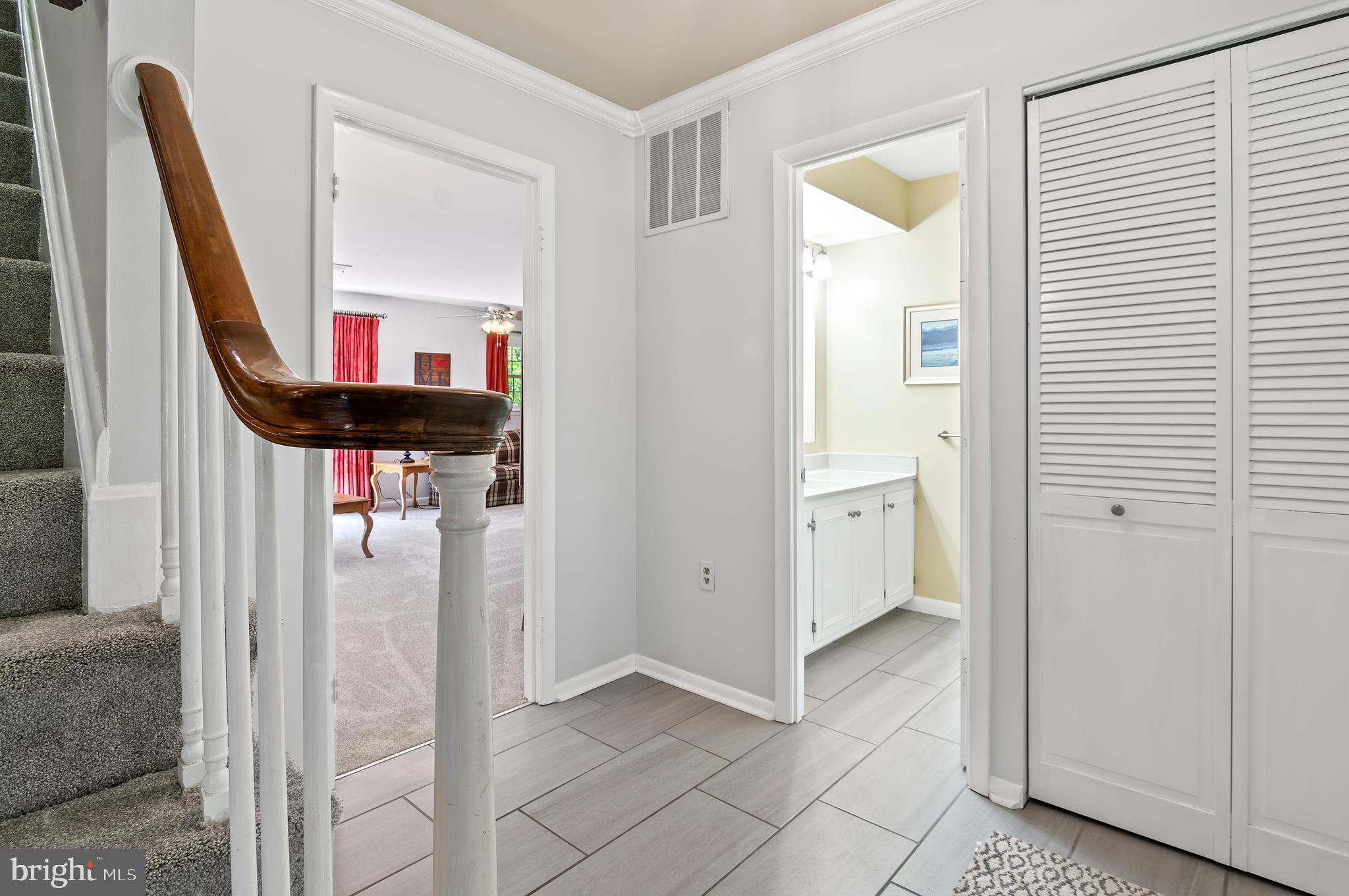 7043 IVORYHAND PLACE