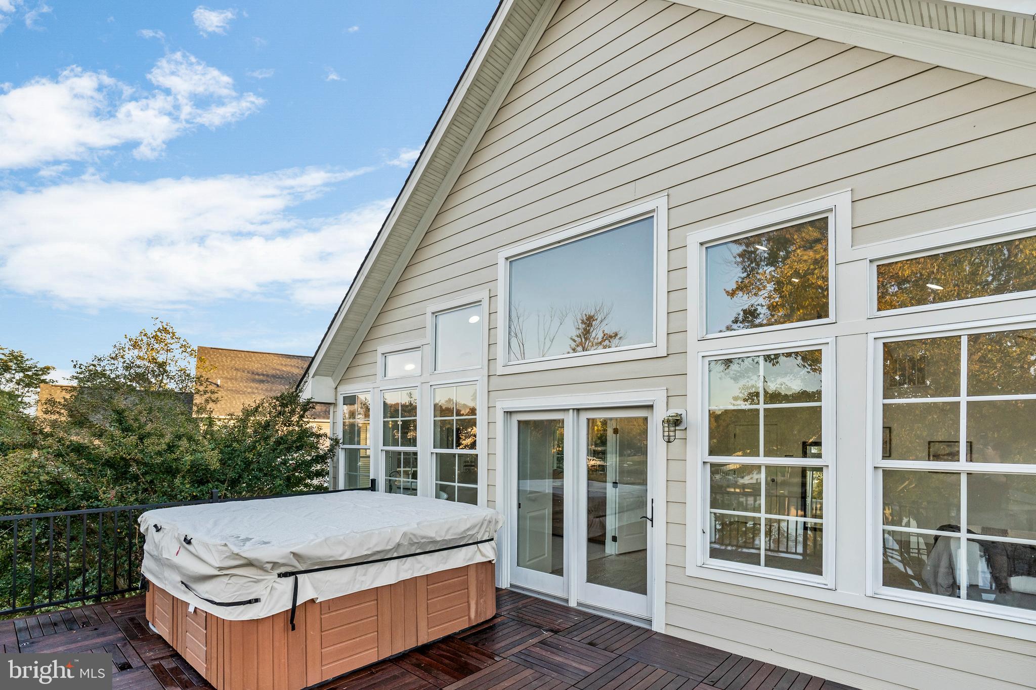 SUE GROVE - Residential