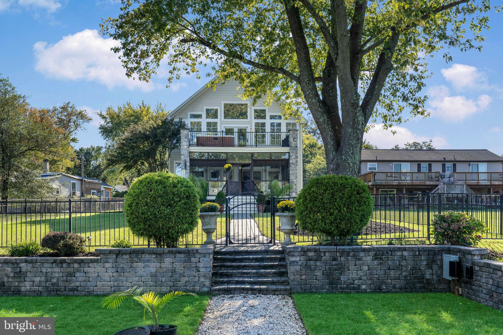 SUE GROVE - Residential