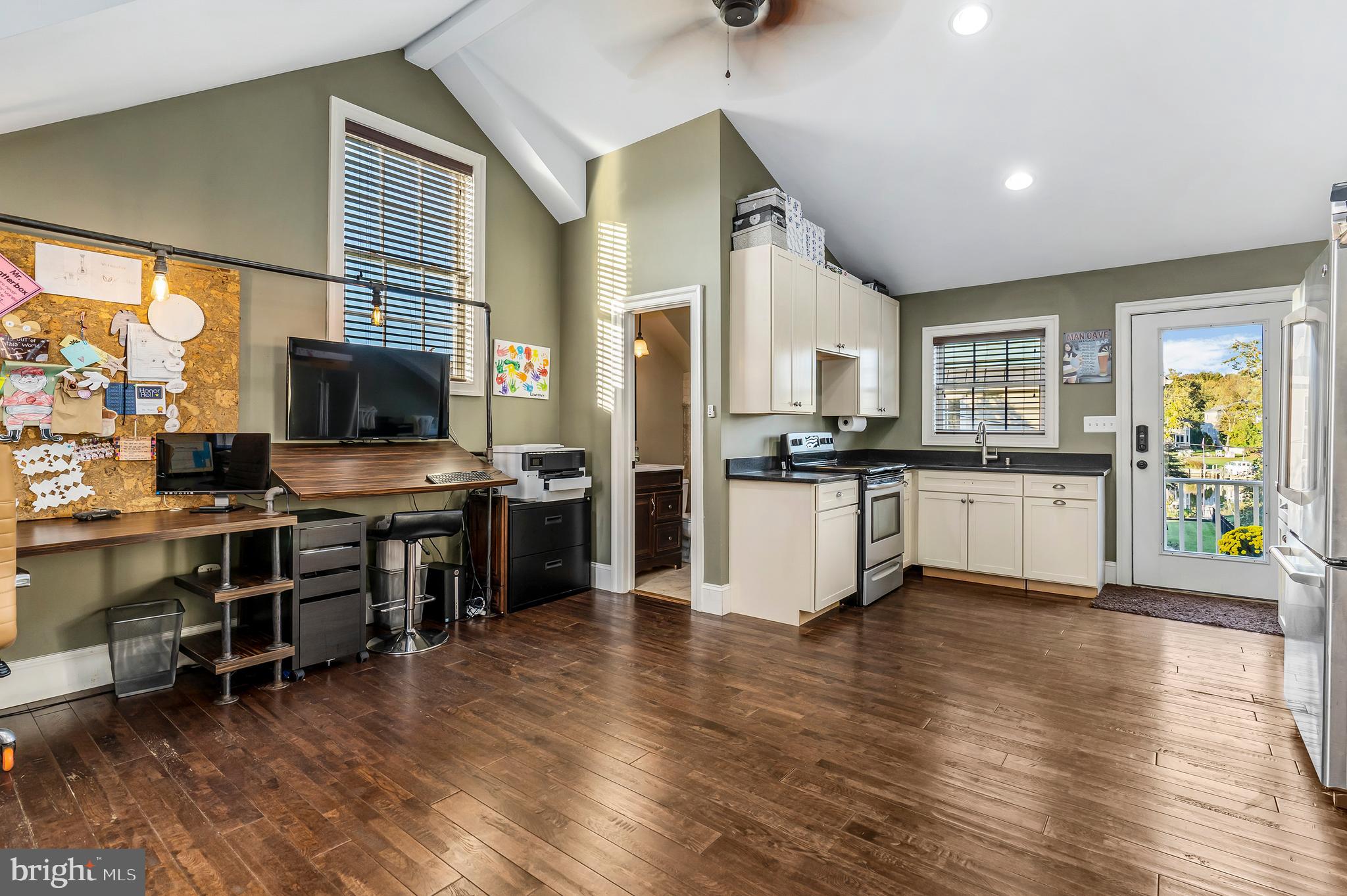 SUE GROVE - Residential