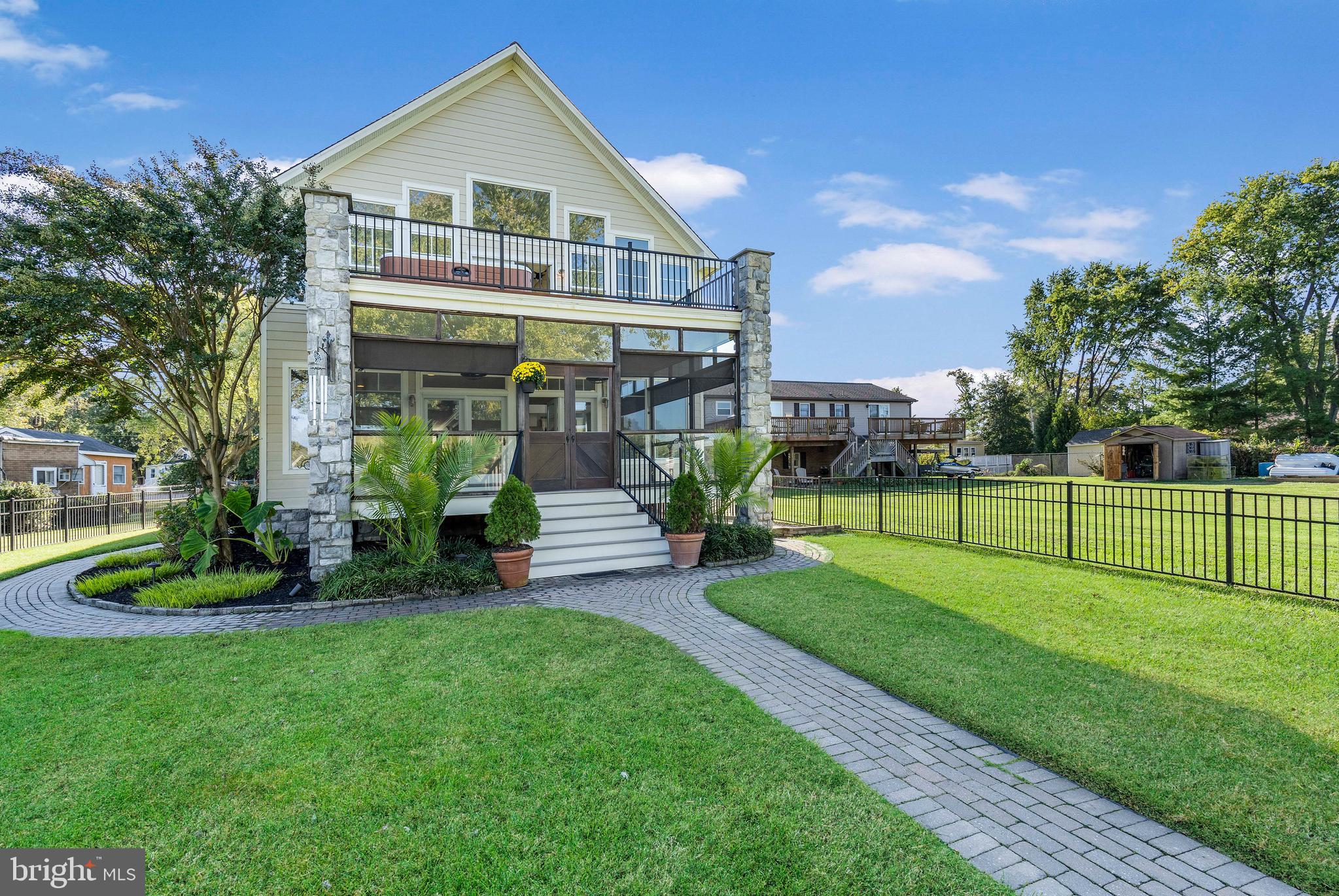 SUE GROVE - Residential