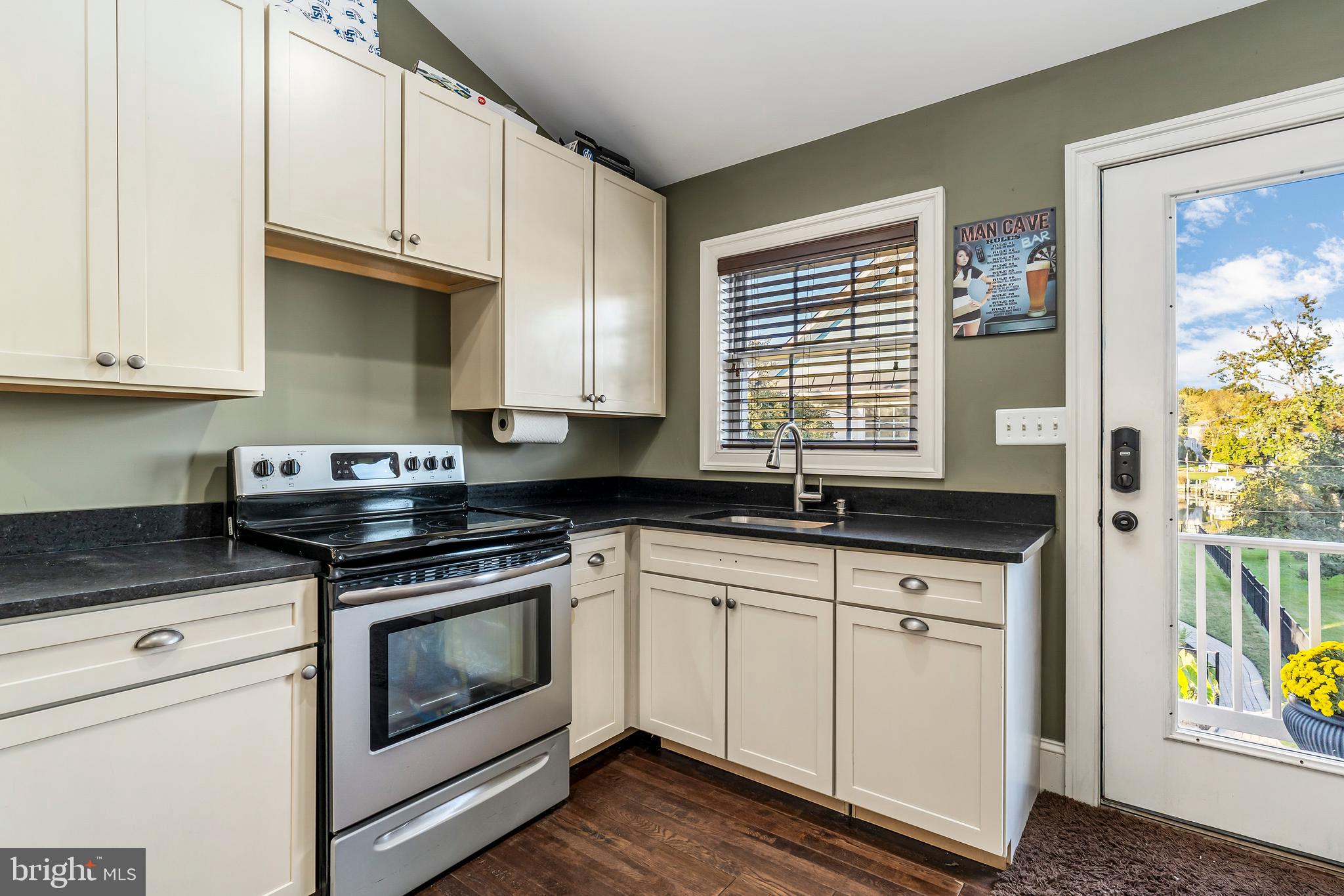 SUE GROVE - Residential