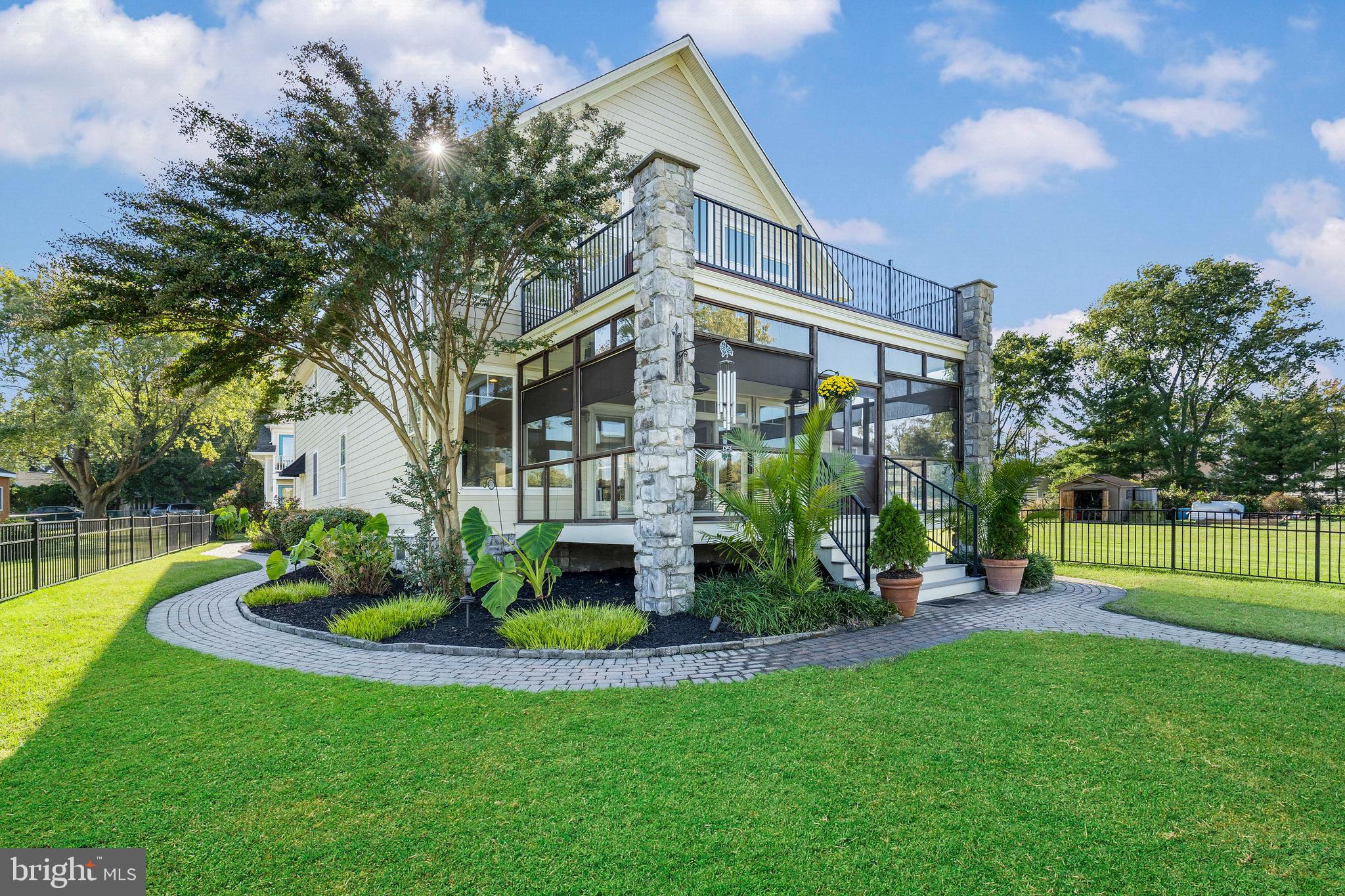 SUE GROVE - Residential