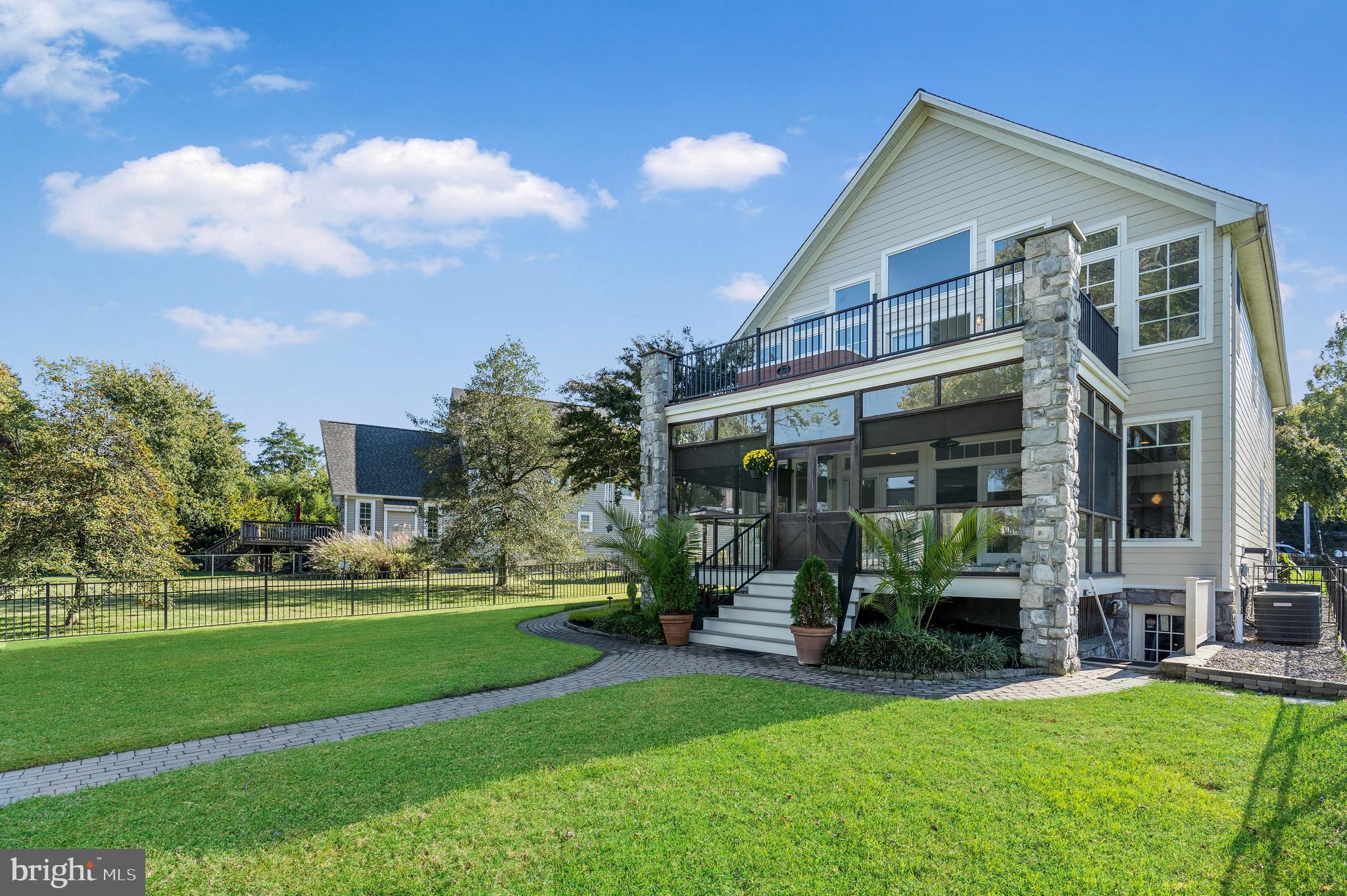 SUE GROVE - Residential