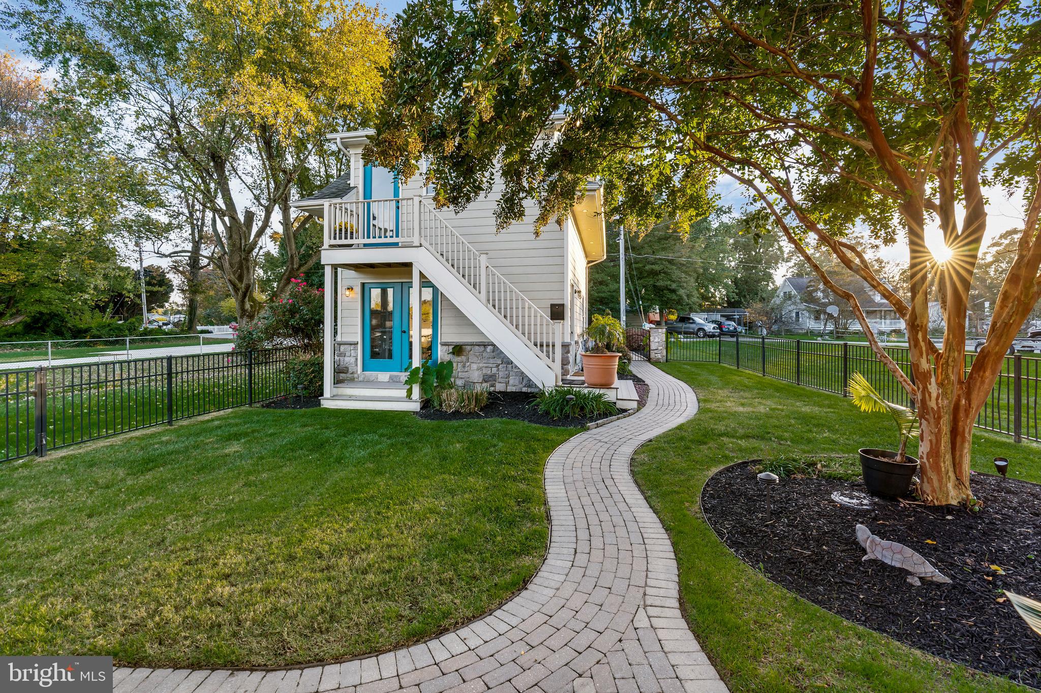 SUE GROVE - Residential