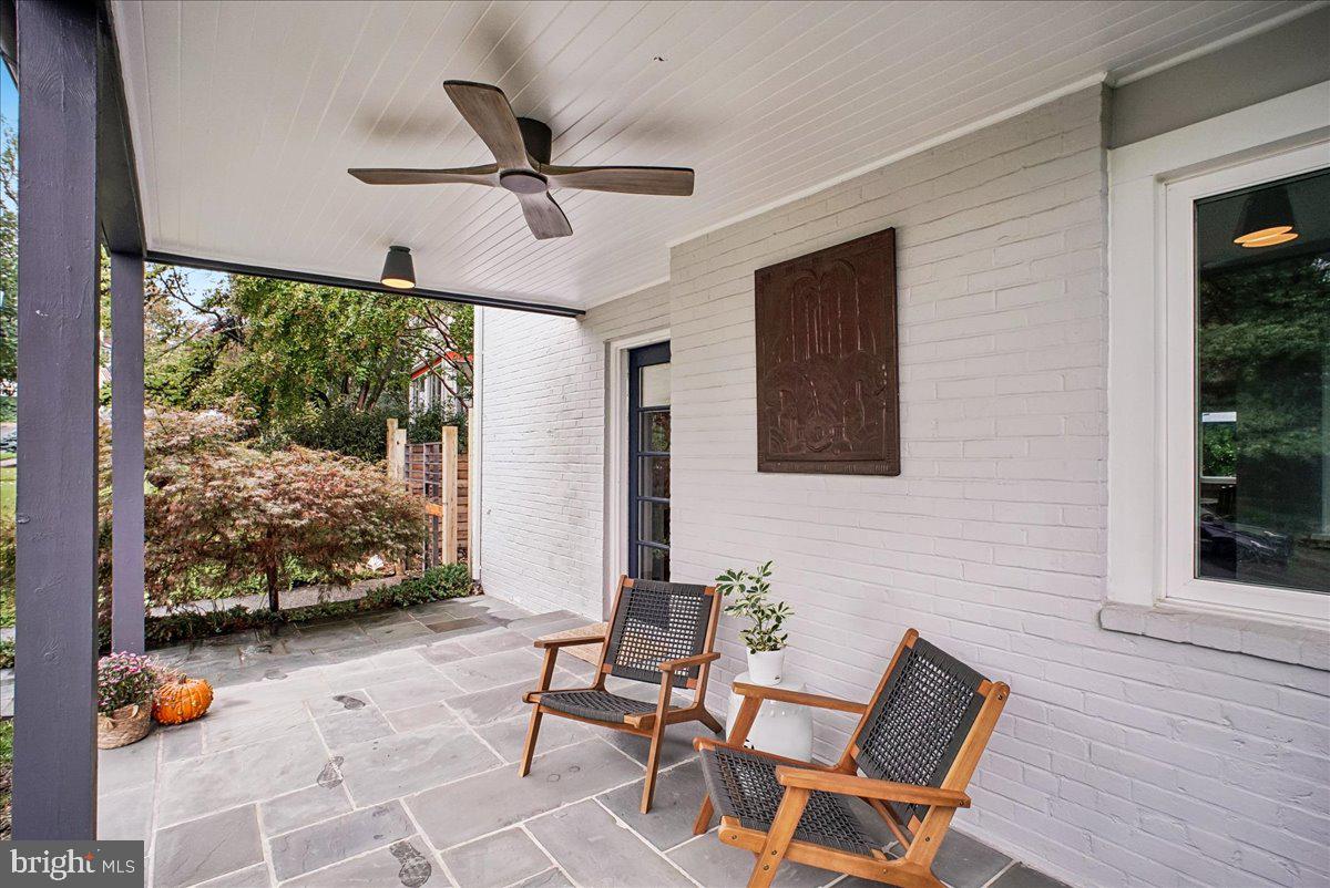 425 ARGYLE DRIVE