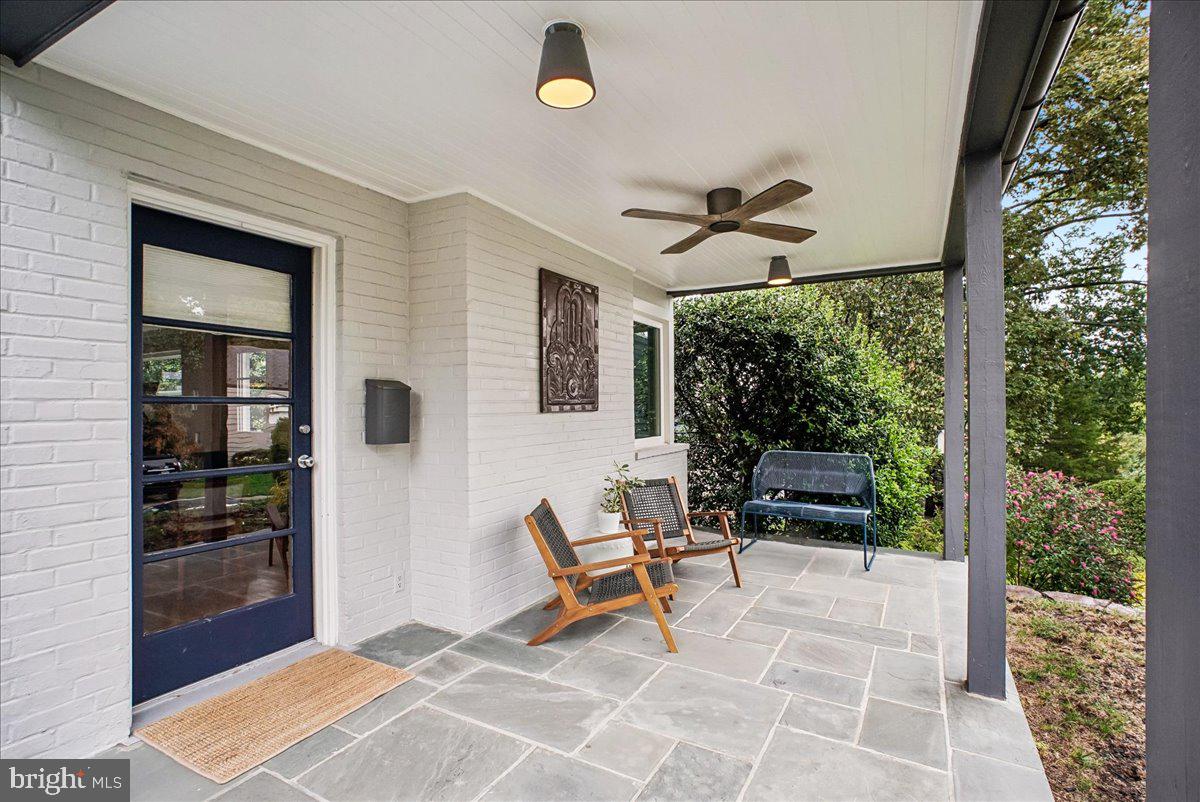 425 ARGYLE DRIVE