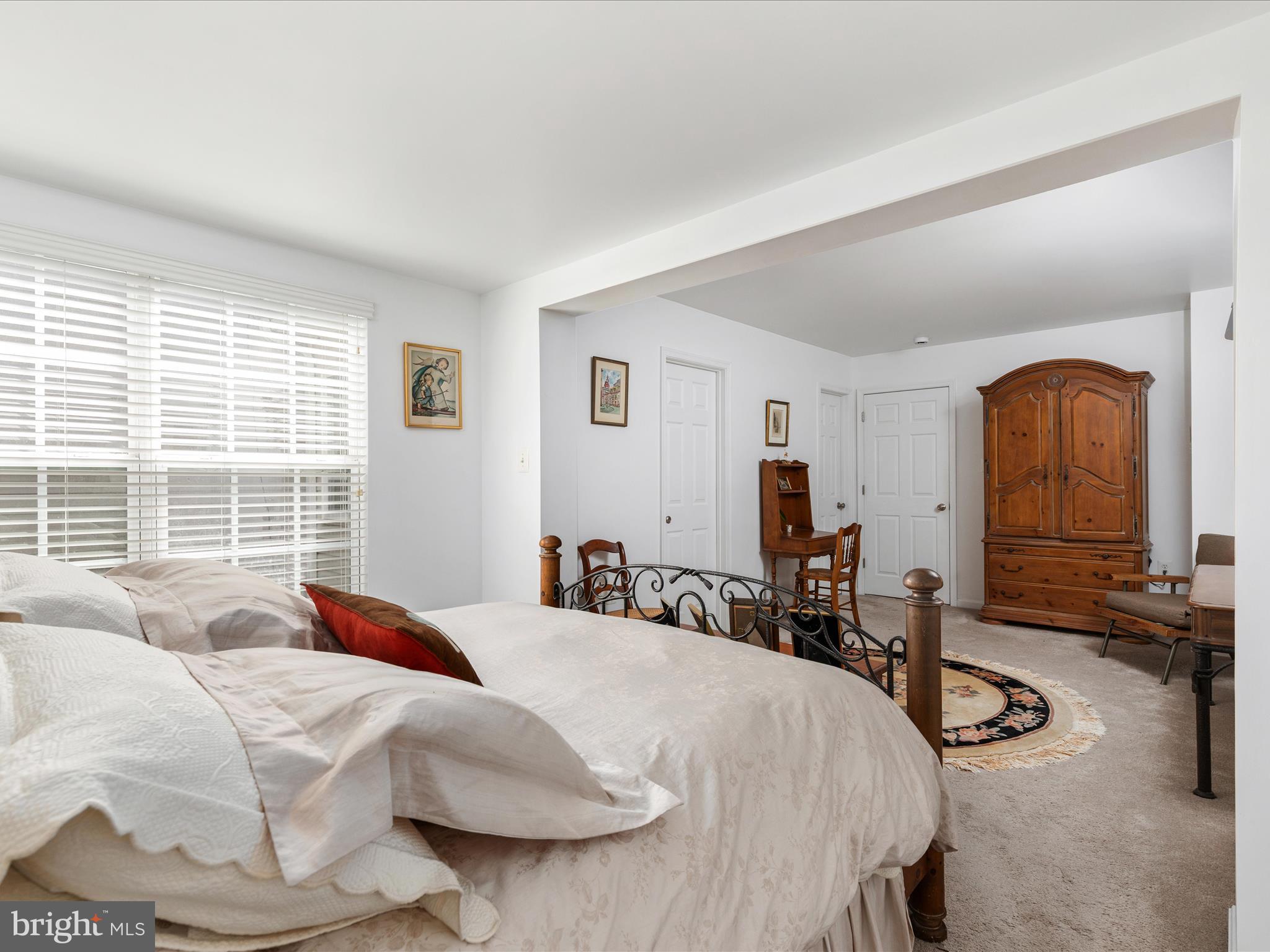 COLONIAL HILLS - Residential