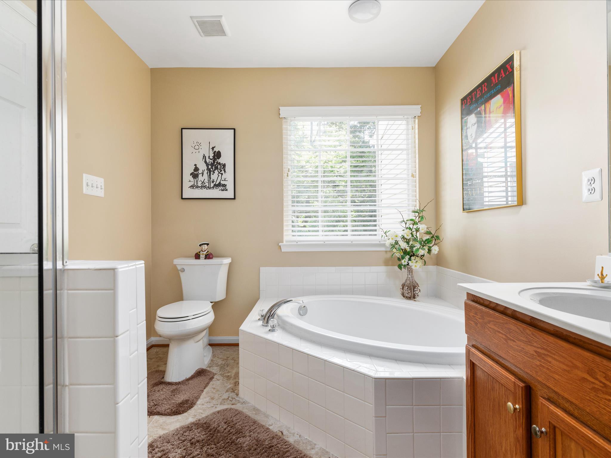 COLONIAL HILLS - Residential