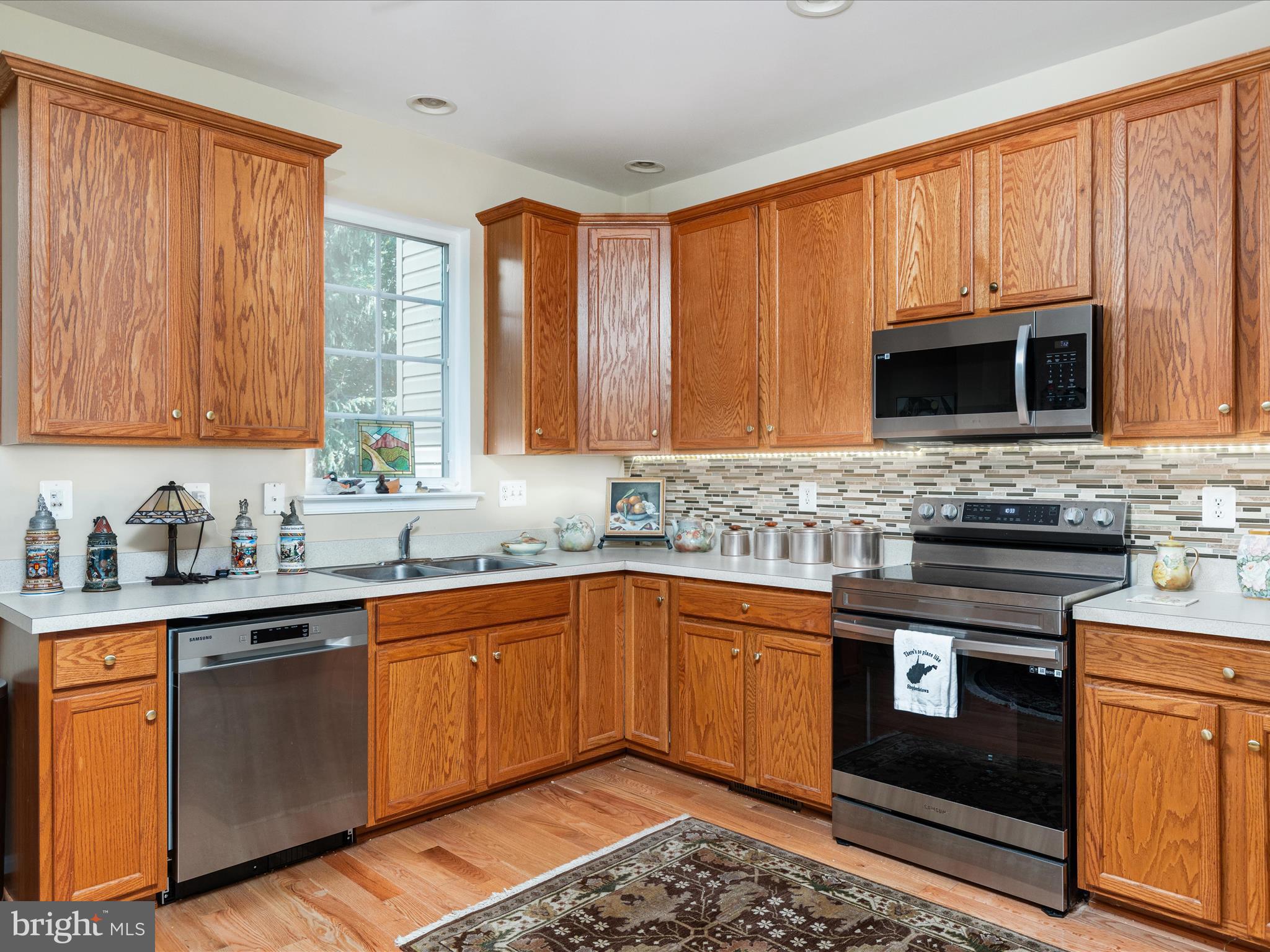 COLONIAL HILLS - Residential